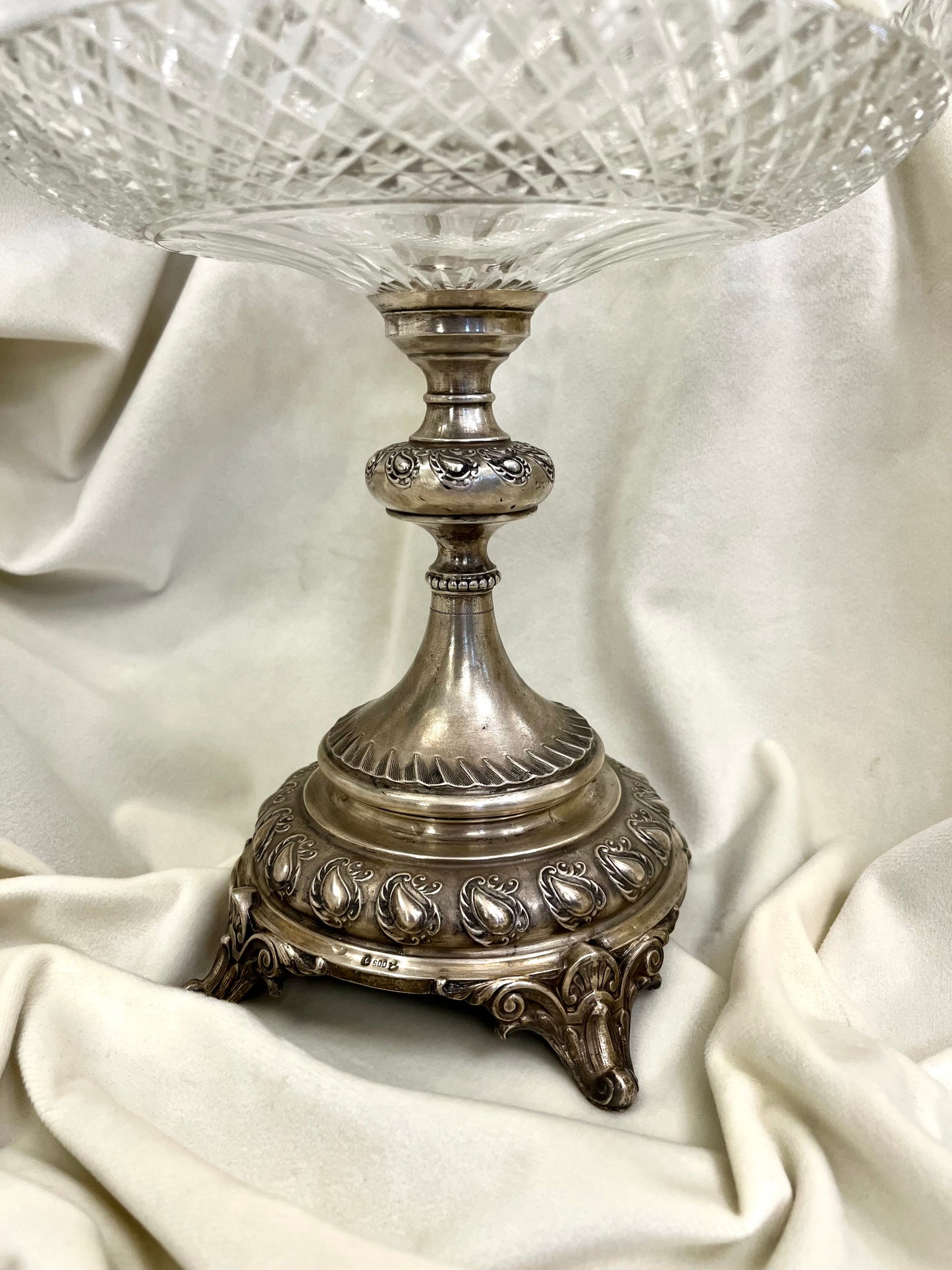 Sidabrinis vaisių indas su krištolu