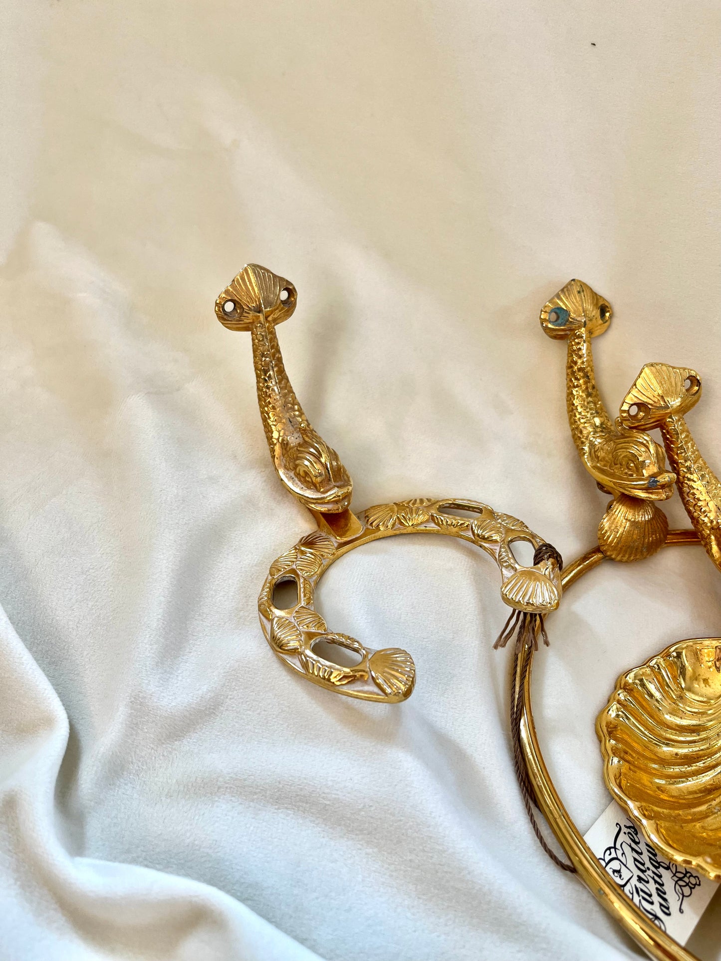 Auksuotas vonios kambario komplektas