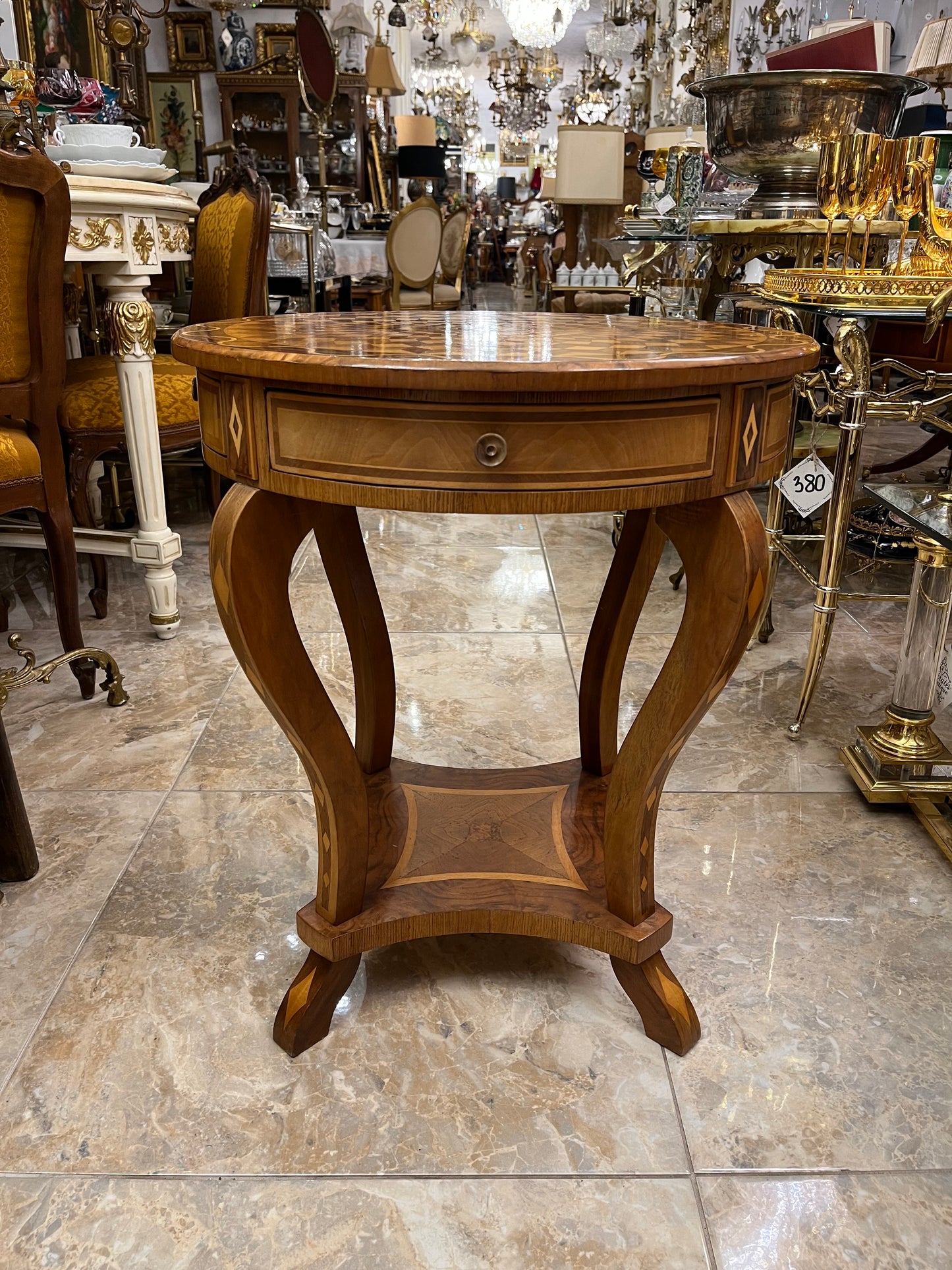 Medinis staliukas su stalčiukais