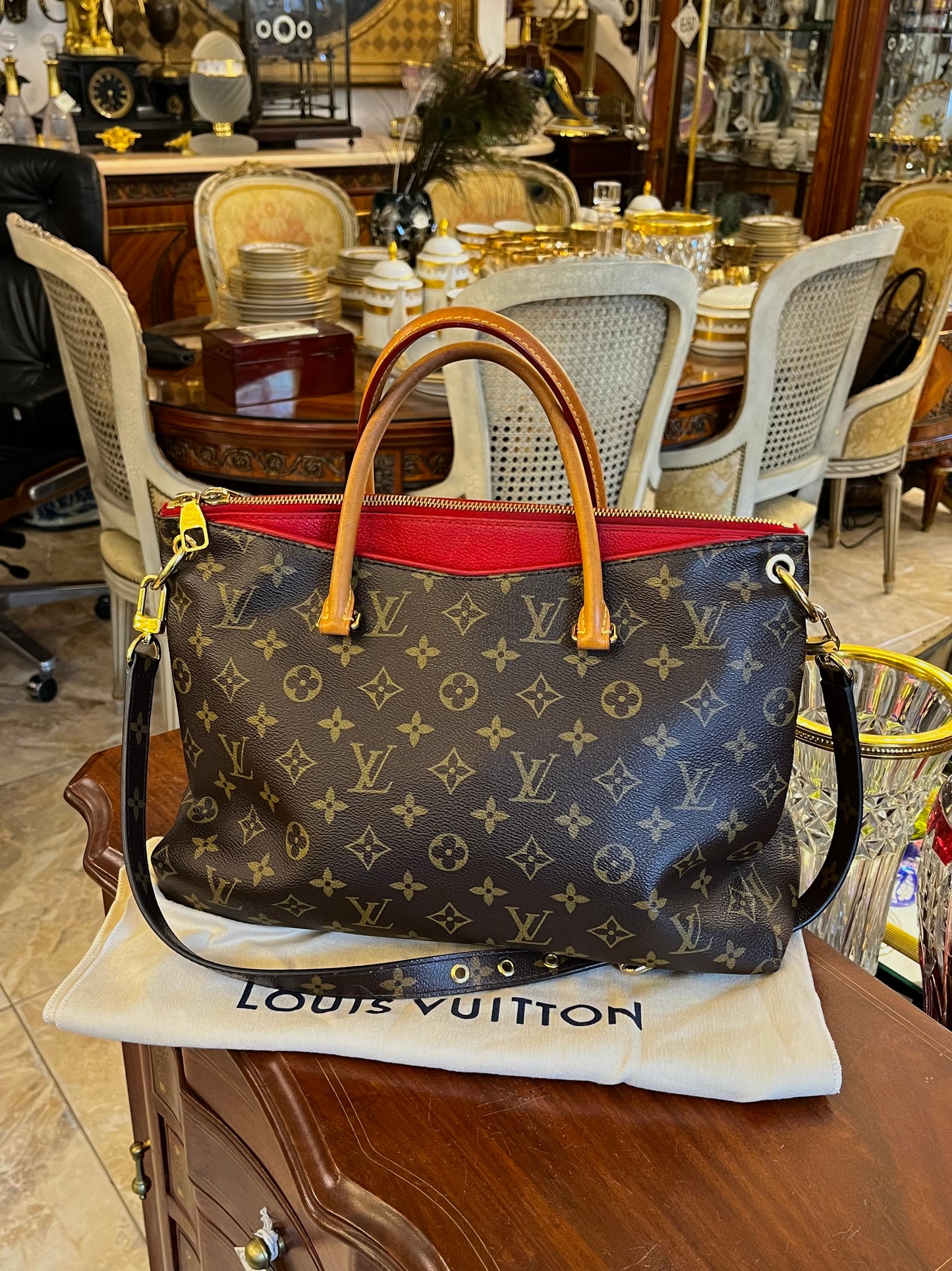 Autentiška Louis Vuitton monogram „Pallas“ rankinė