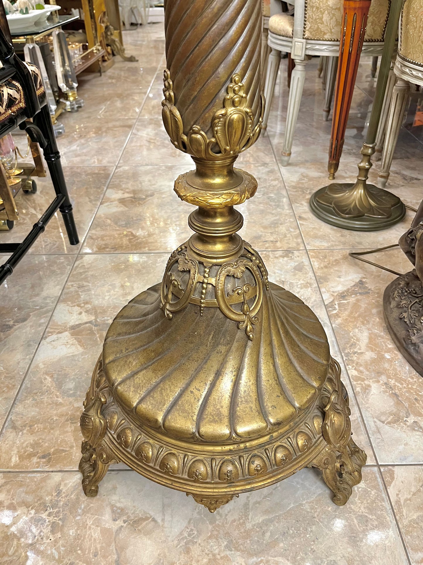 Prabangus bronzinis toršeras su auksavimu