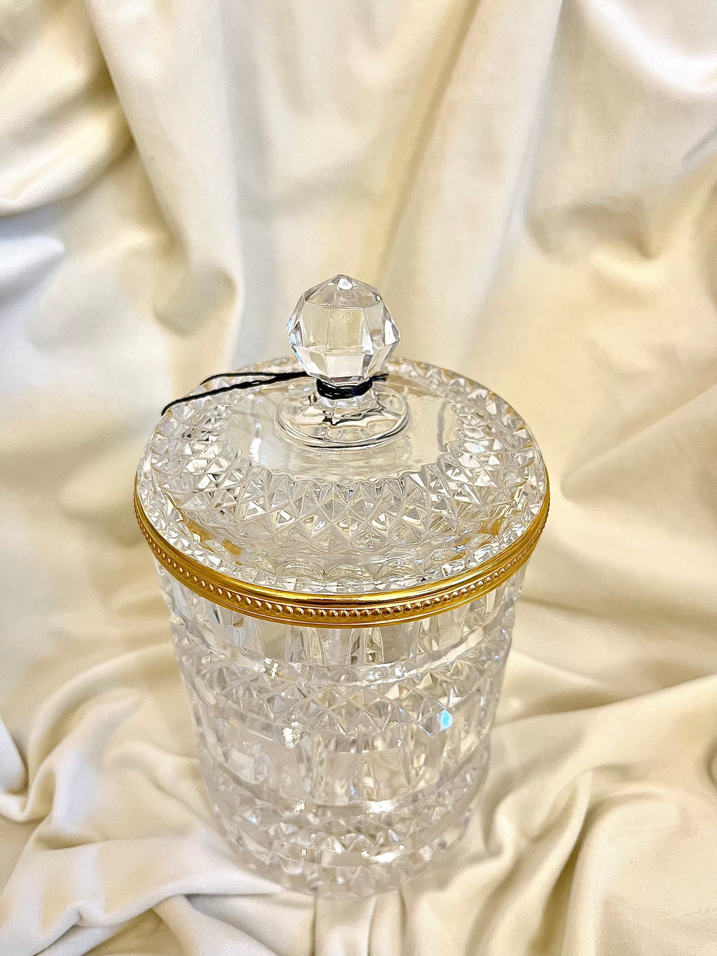 Krištolinis indas su dangteliu