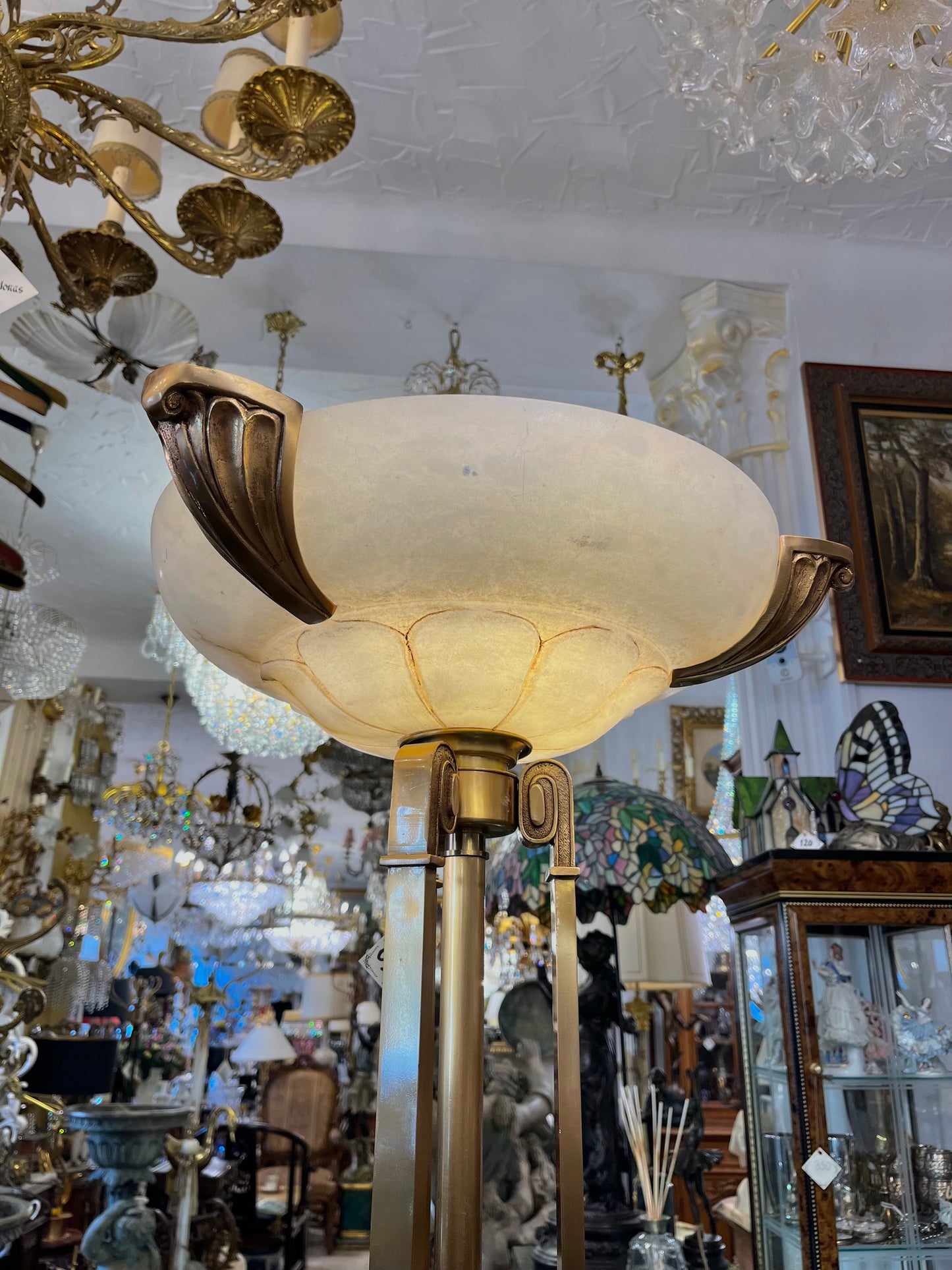 Art Deco stiliaus šviestuvas