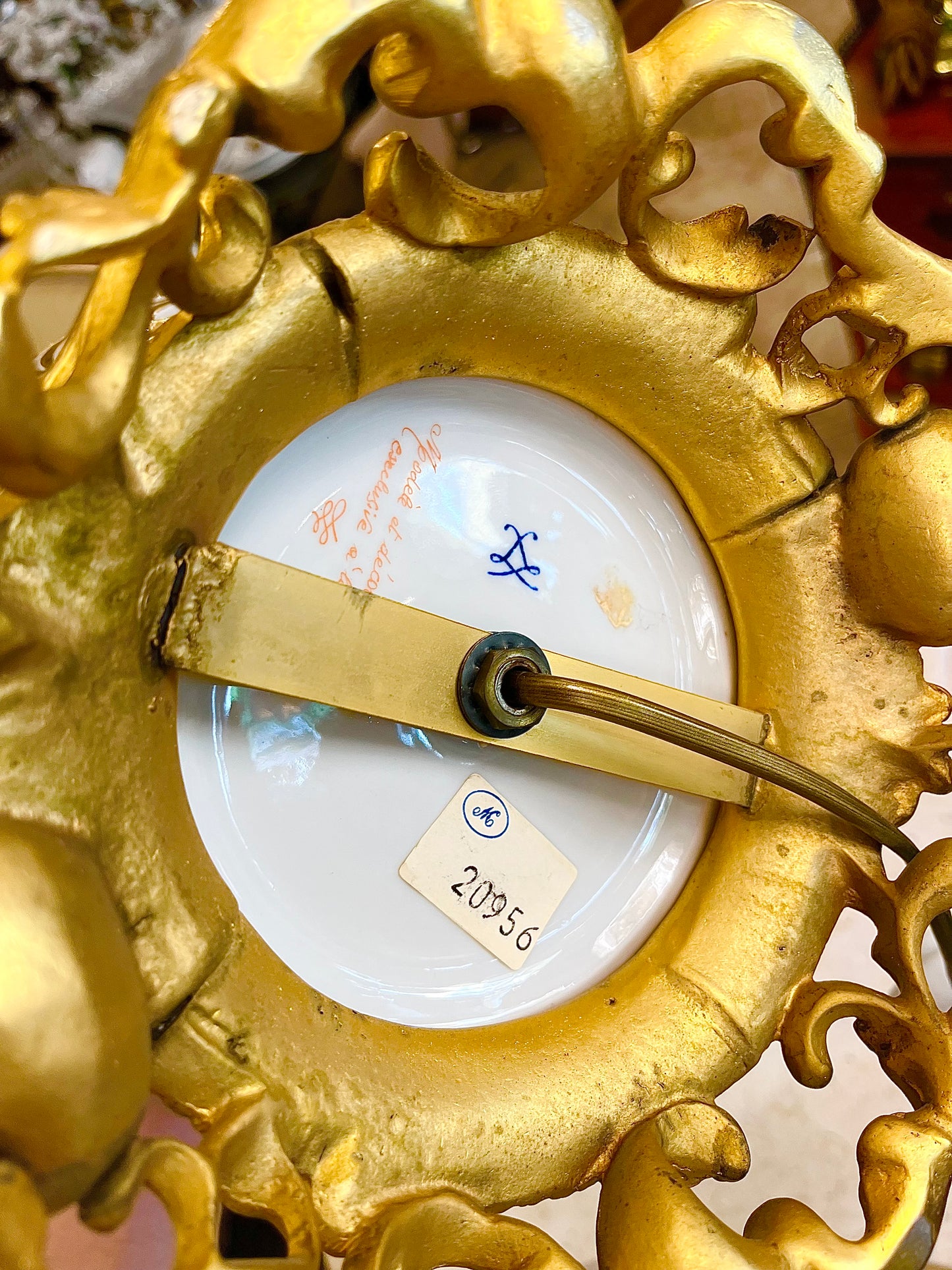 Sevres stiliaus Mangani šviestuvas