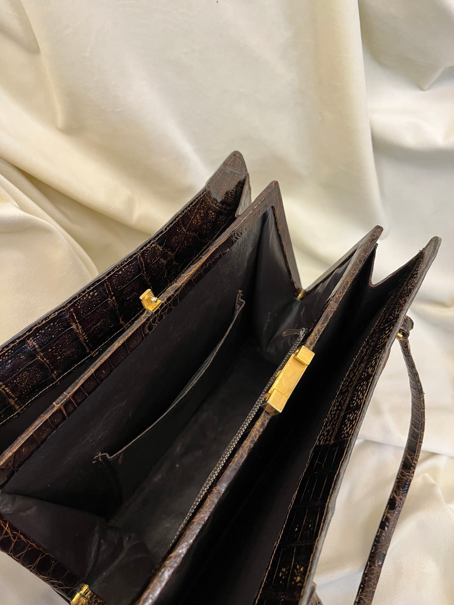 Ruda vintažinė natūralios odos rankinė su krokodilo raštu