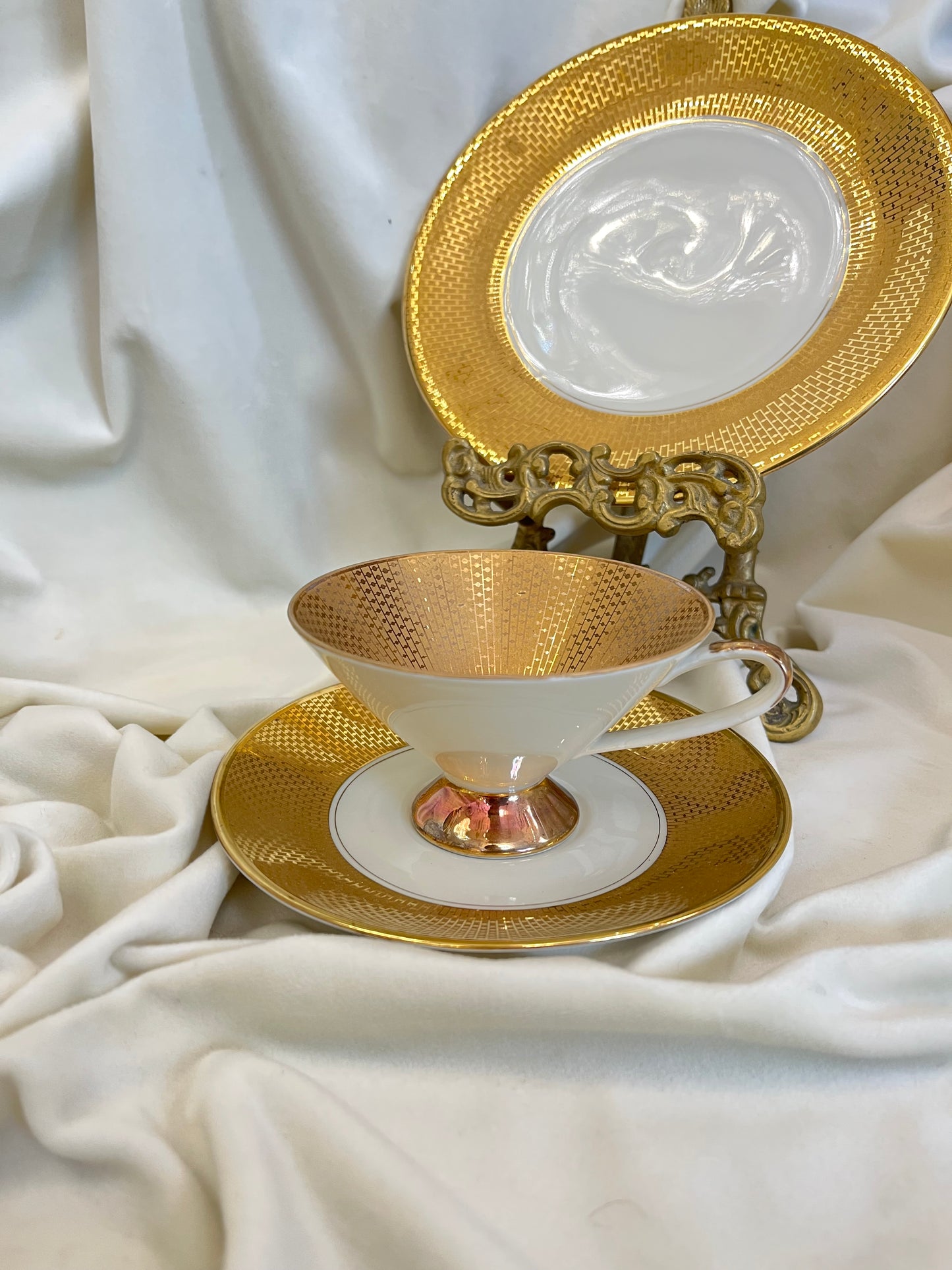 Auksuotas porcelianinis kavos arbatos puodelis