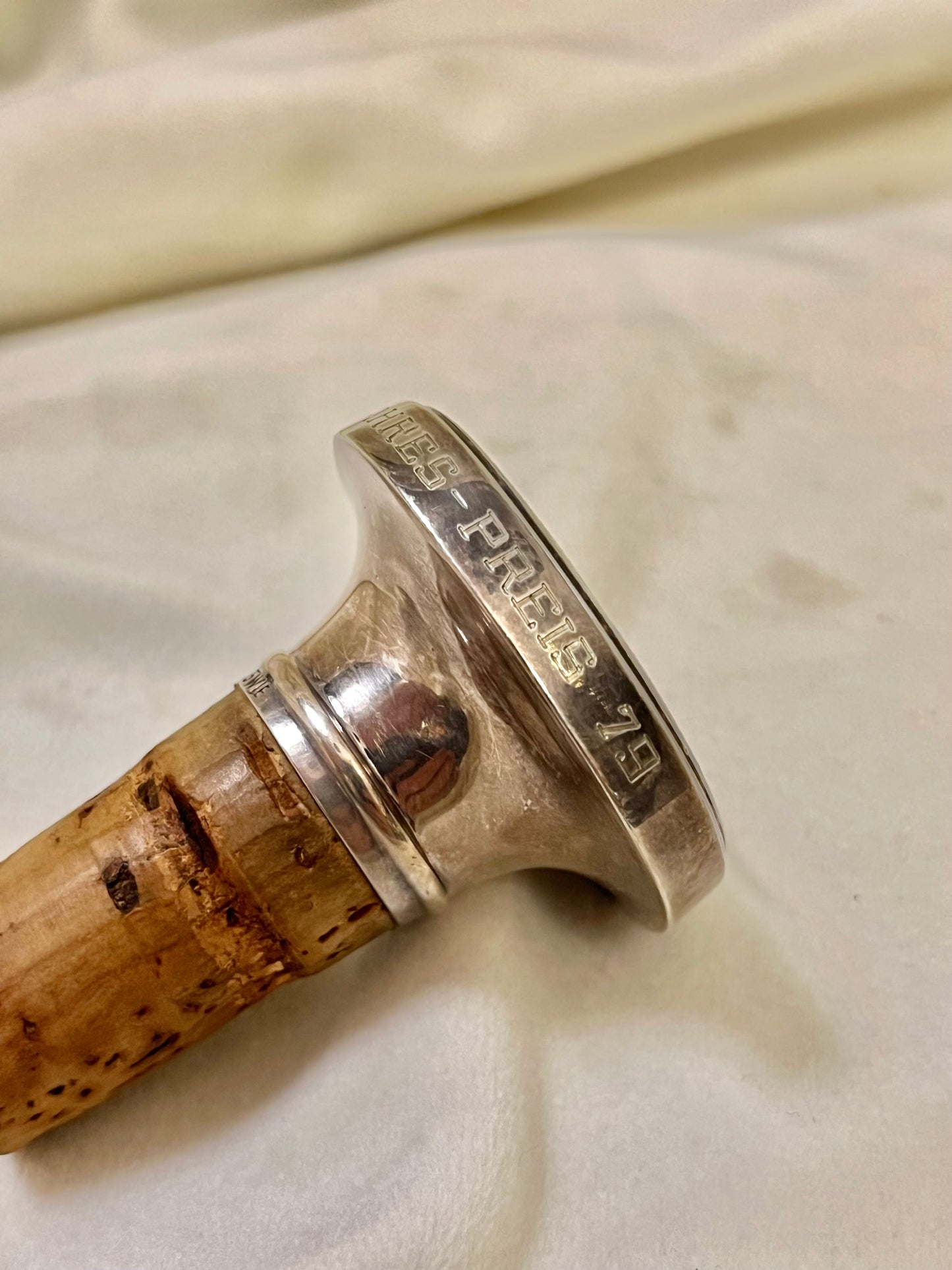 Sidabrinis butelio kamštis su golfo dedikacija