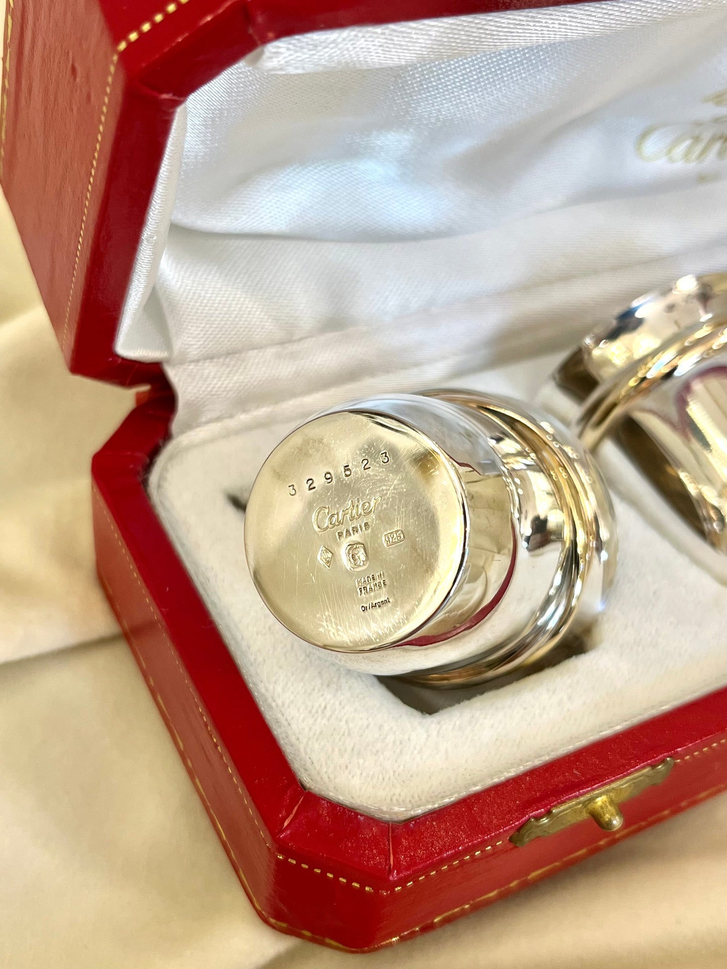 Cartier sidabrinių taurelių komplektas