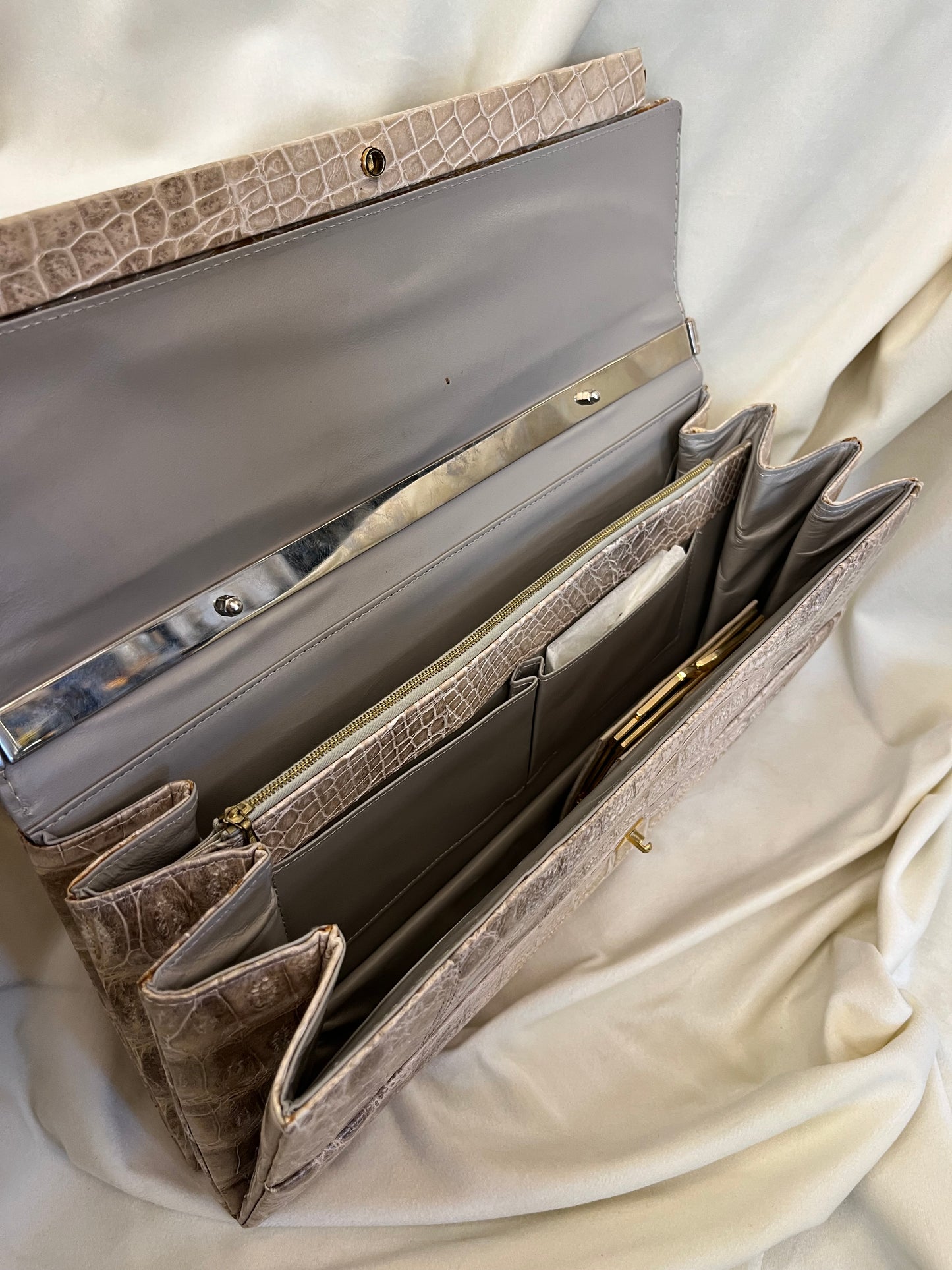 Smėlio spalvos odinė rankinė su pingine