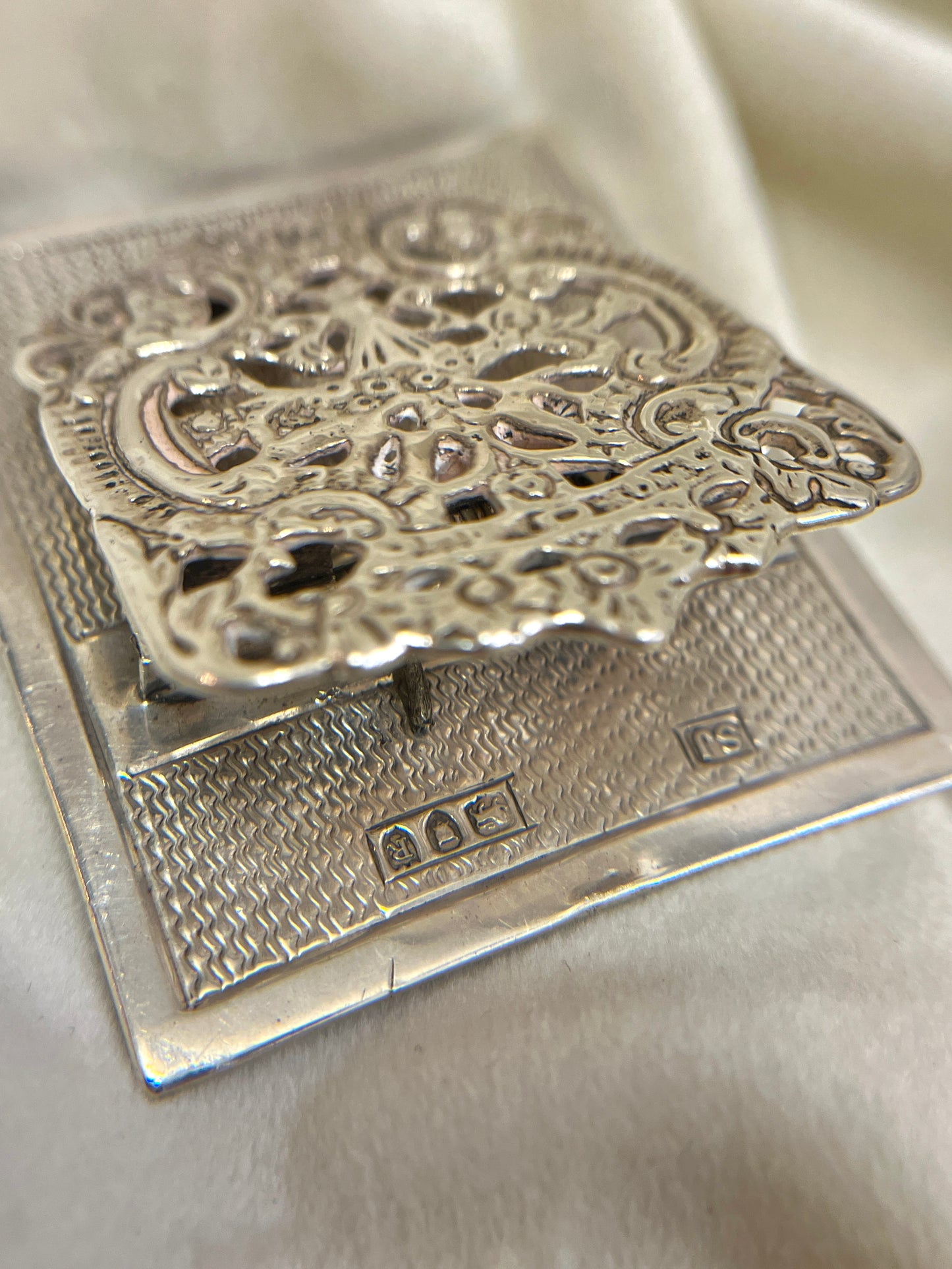 Sidabrinis pinigų segtukas