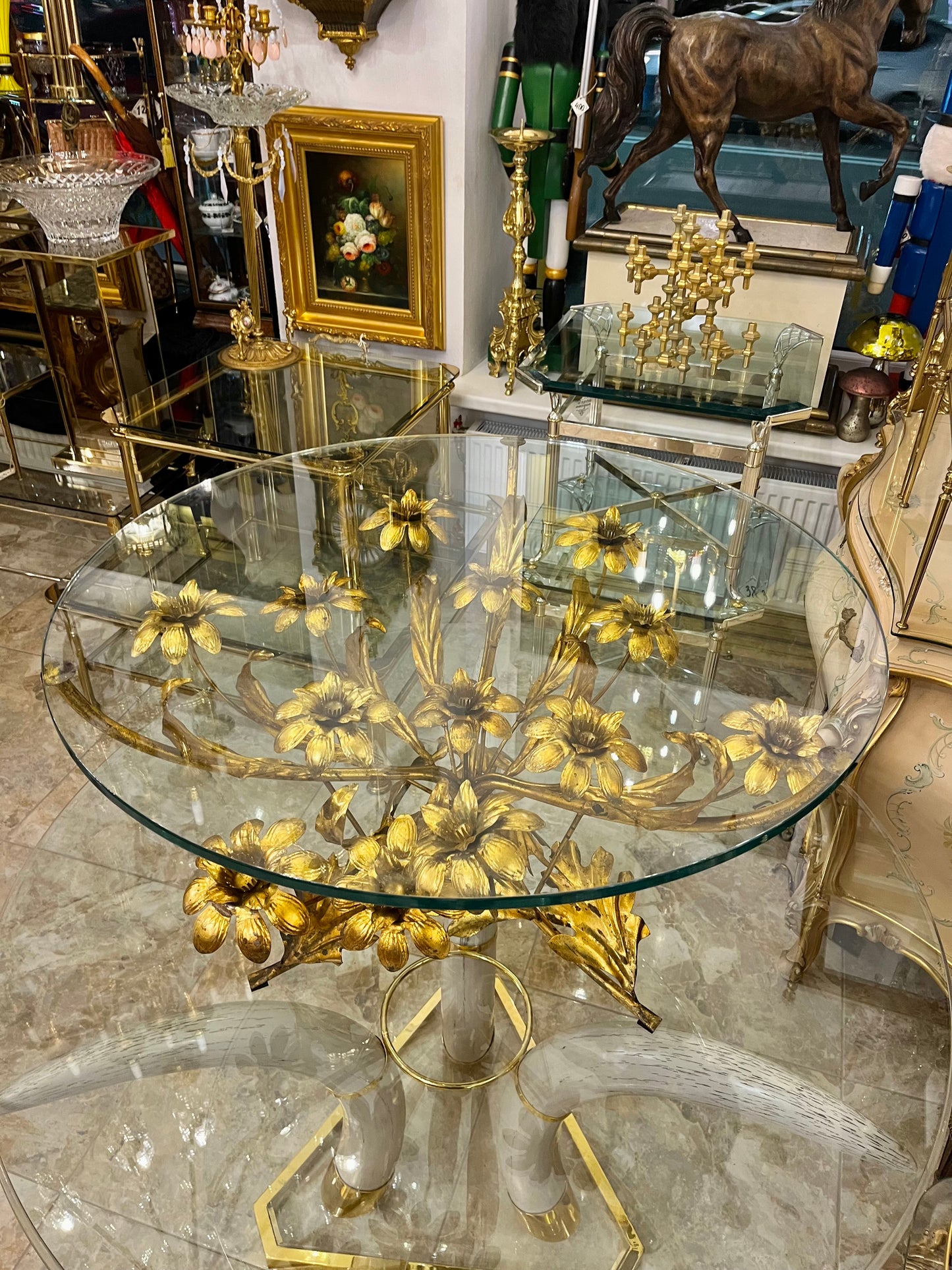 Hans Kögl kavos / žurnalinis staliukas