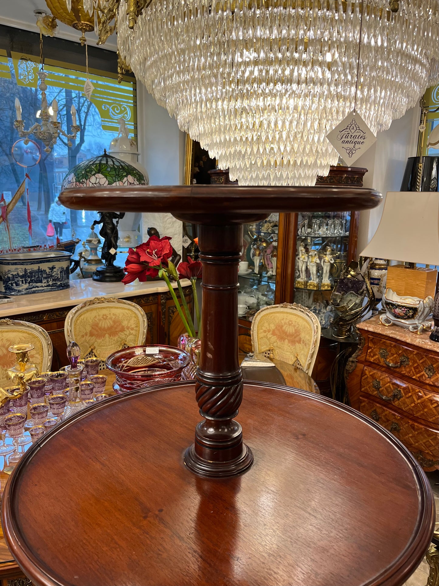 Trijų aukštų staliukas “Dumbwaiter”