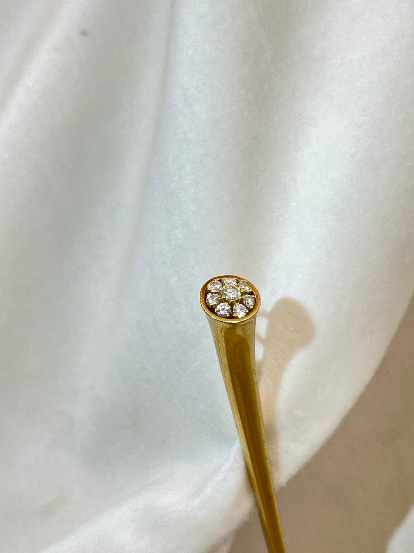 Auksinis Christian dior sagė/pakabukas su briliantais