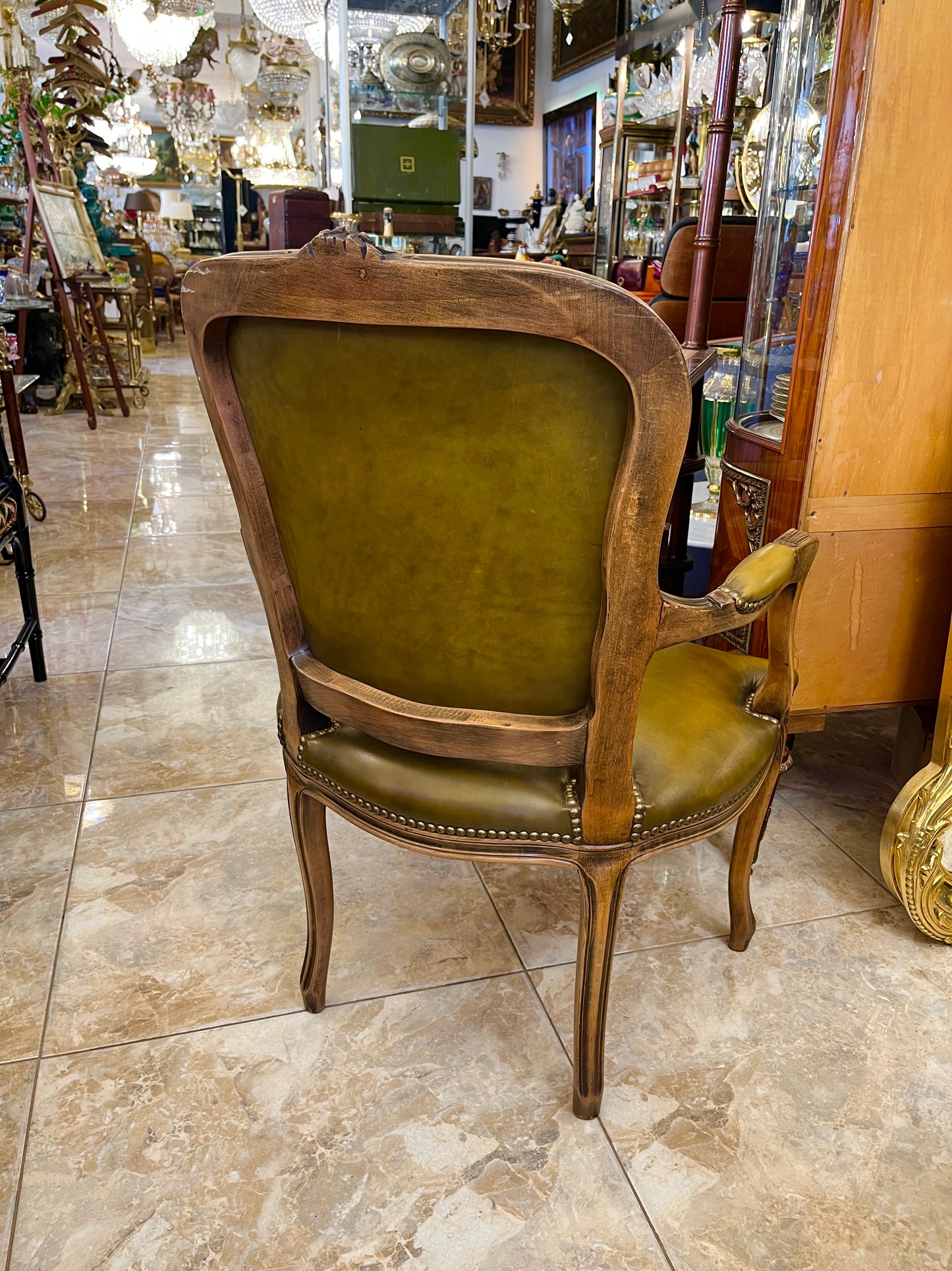 Medinis krėslas su oda