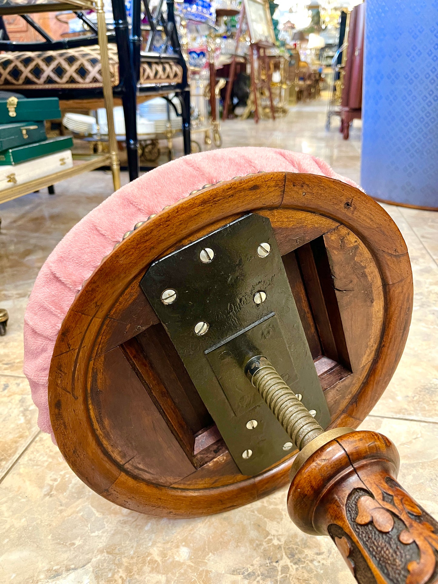 Reguliuojamo aukščio Pianino kėdutė