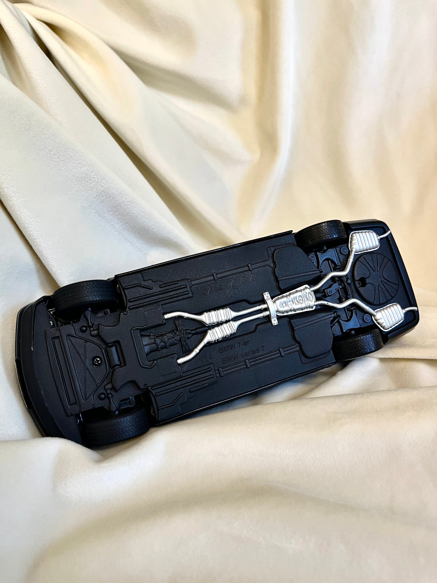 Paul’s Model Art BMW 750iL 1:24 mastelio modelis