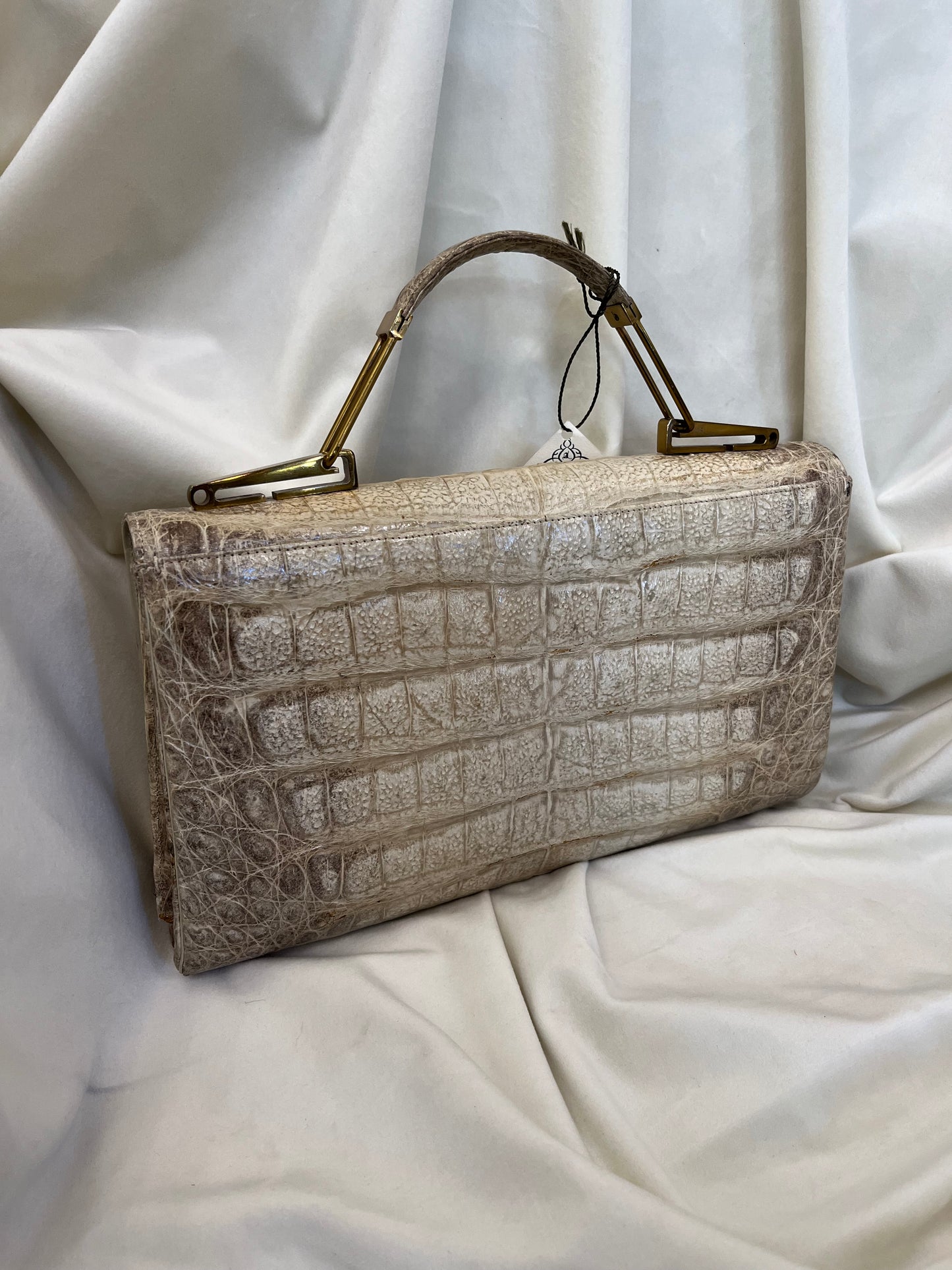 Smėlio spalvos odinė rankinė su pinigine ir aukso spalvos detalėmis