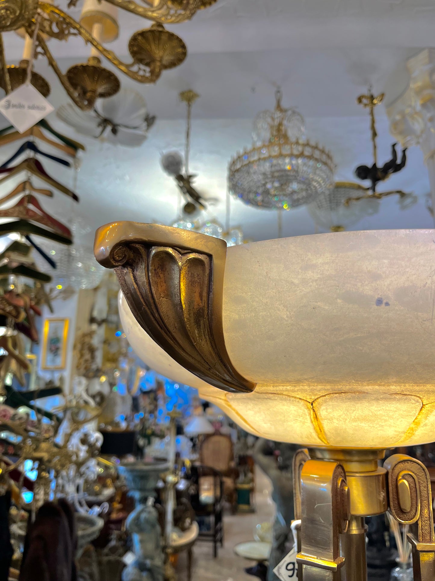 Art Deco stiliaus šviestuvas