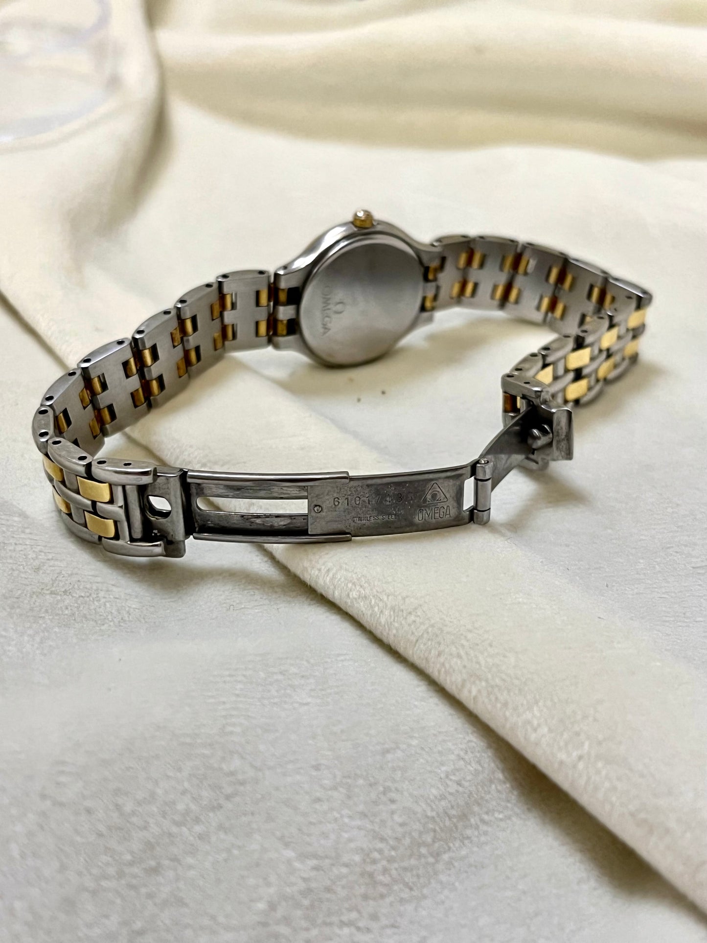 Moteriškas Omega two tone laikrodis