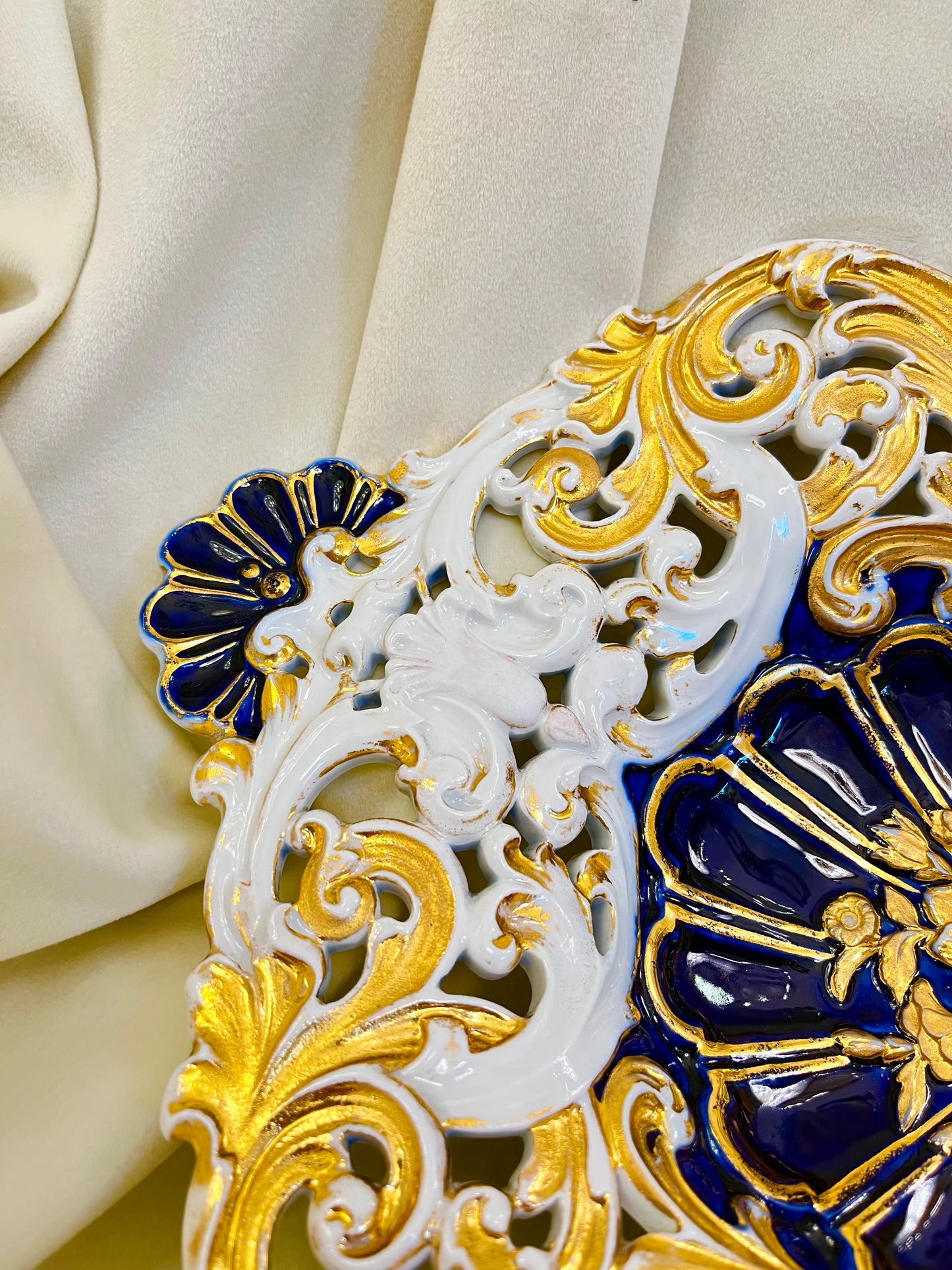 “Meissen” dubuo su kobalto glazūra ir auksavimu