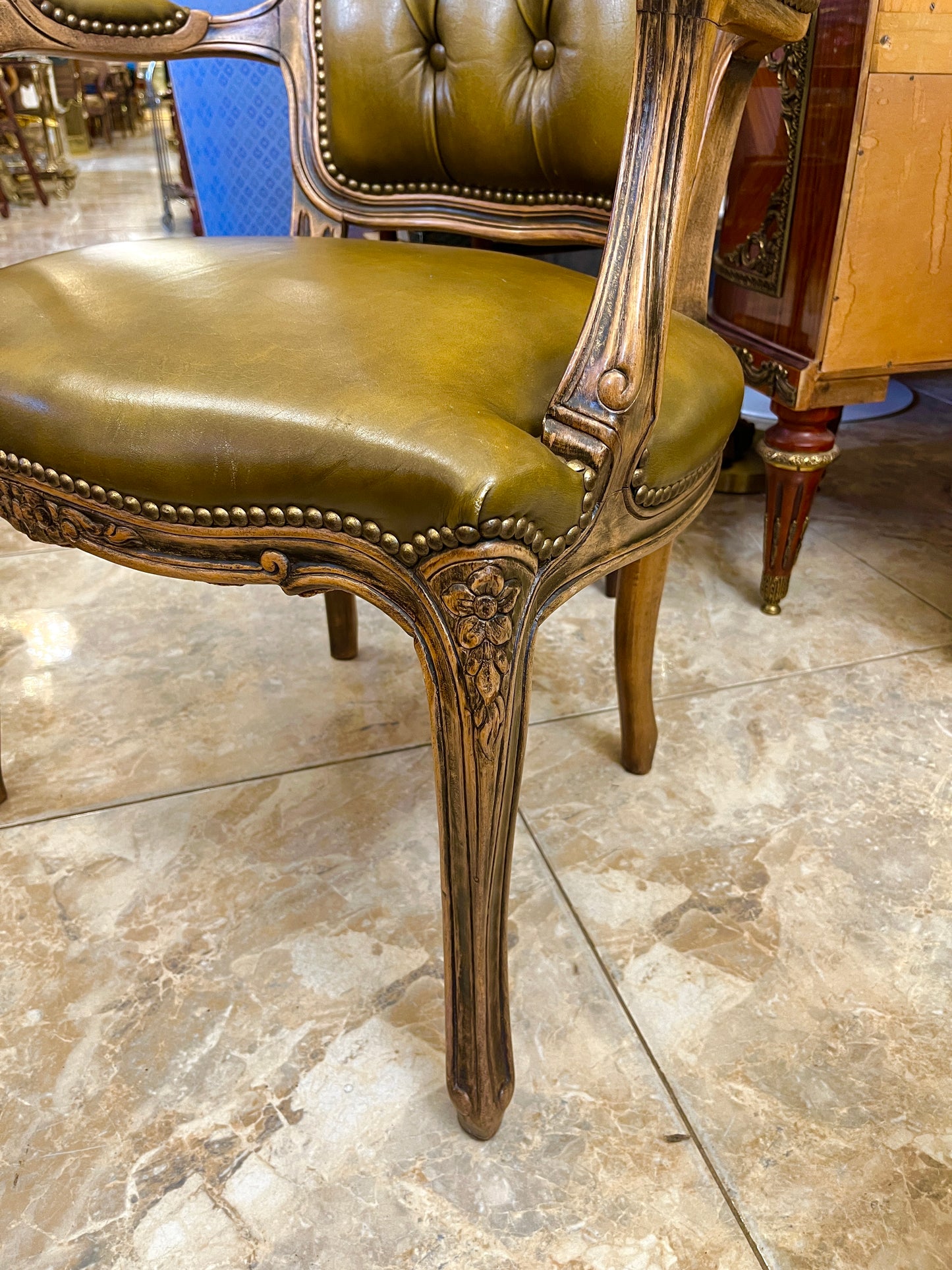 Medinis krėslas su oda