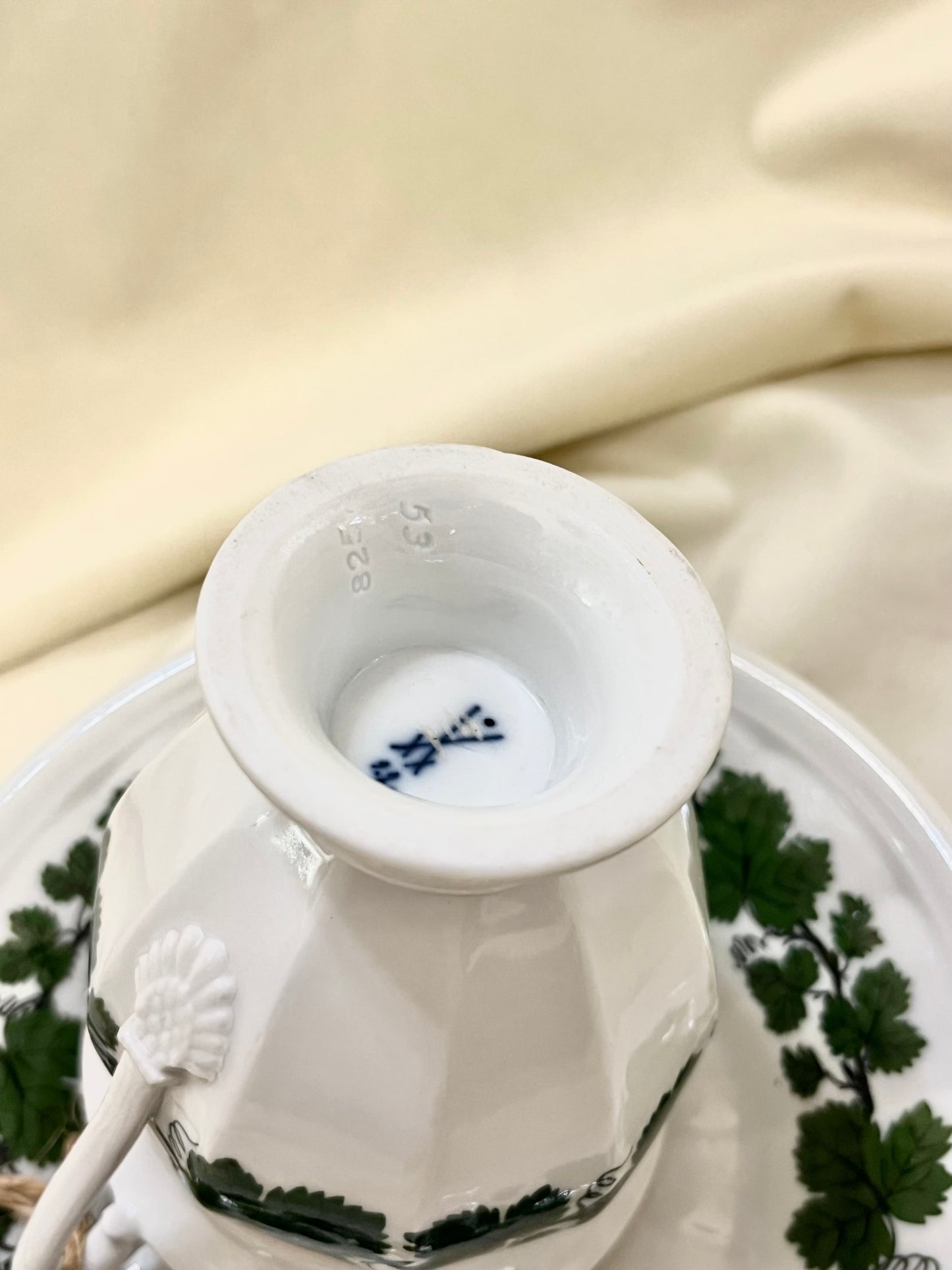 Meissen “Green ivy” puodelis su lėkštute