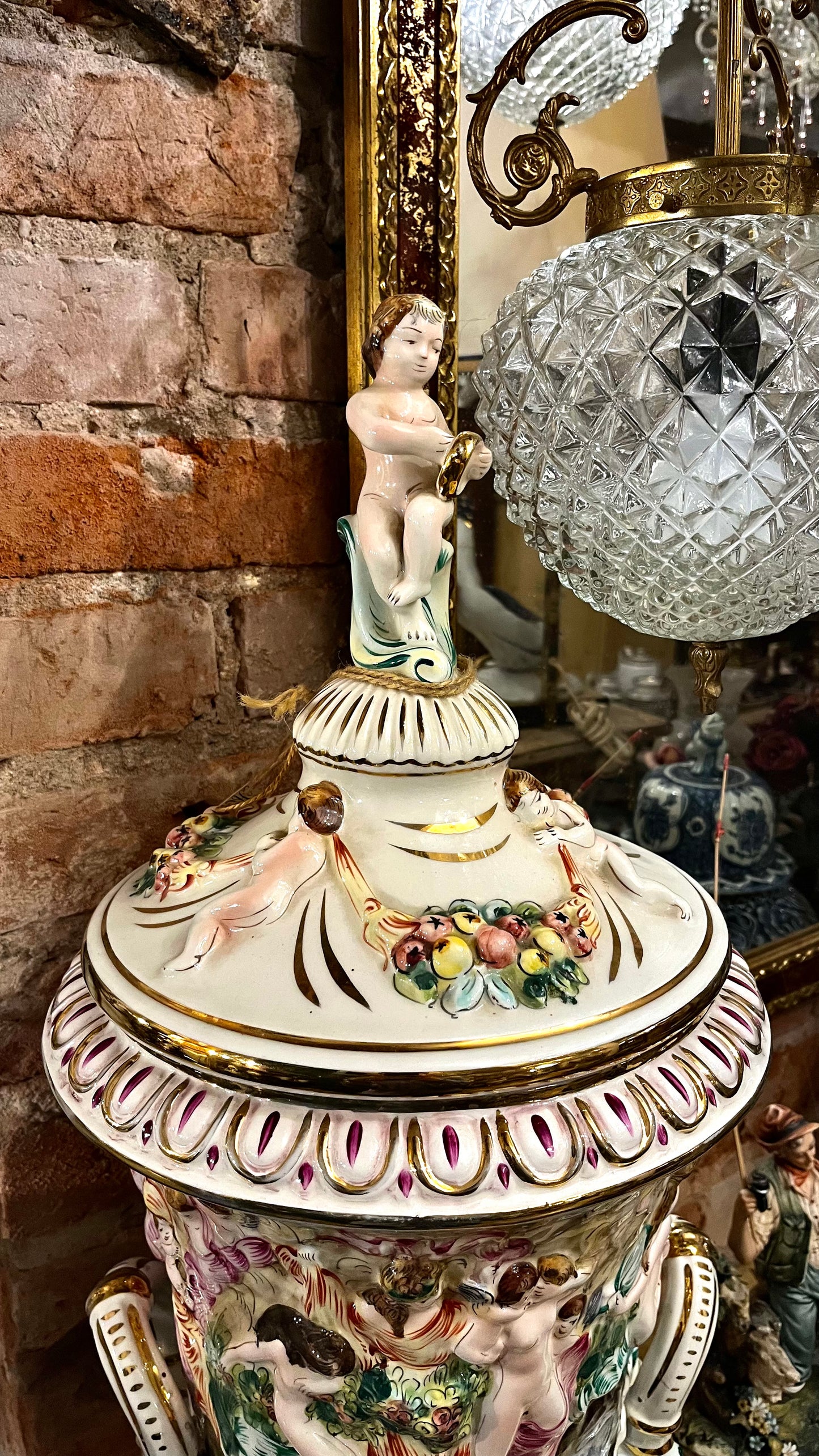 Prabangi Capodimonte porceliano vaza su dangčiu
