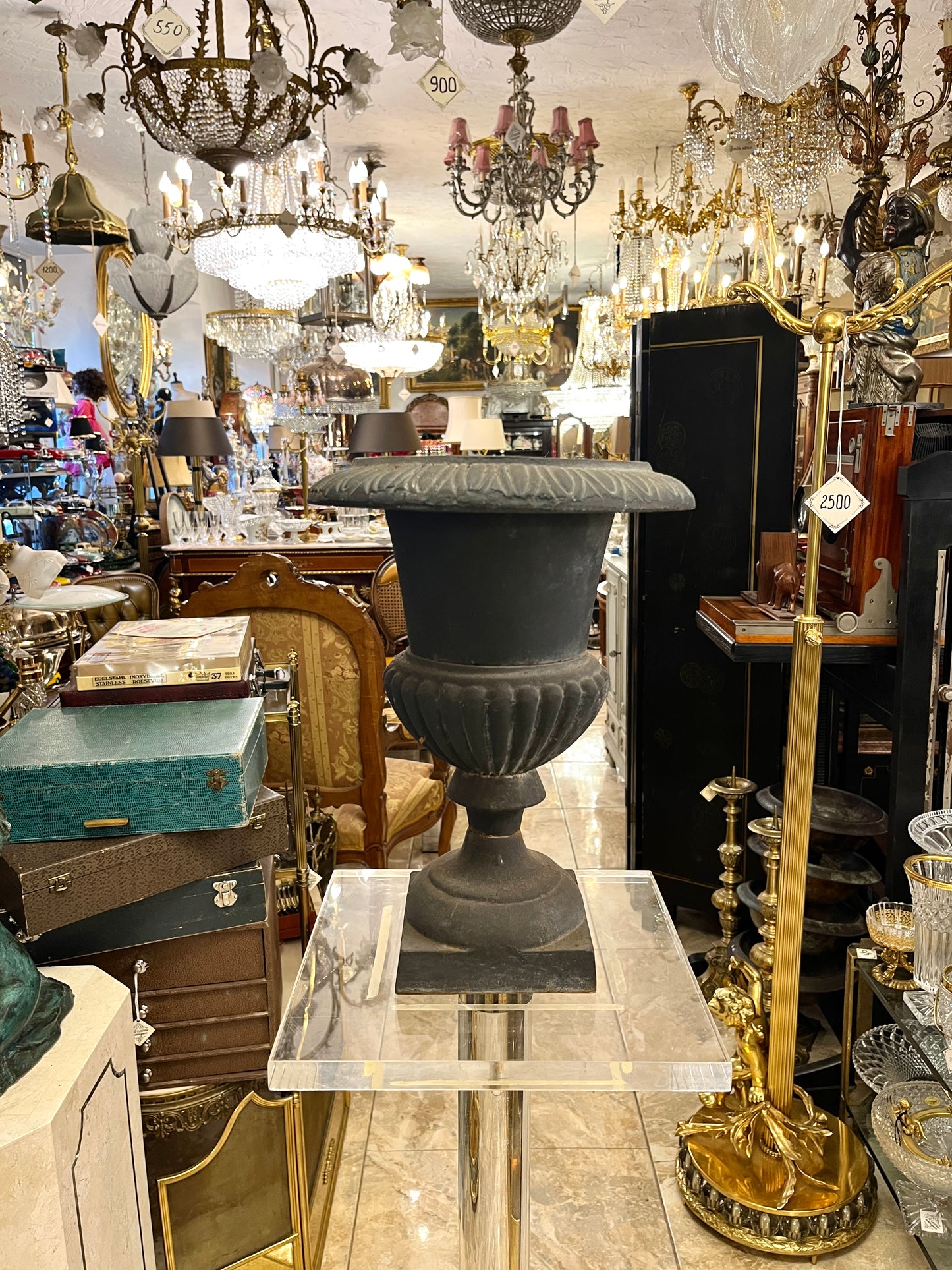 Ketaus lauko vazonas (yra keli vnt.)