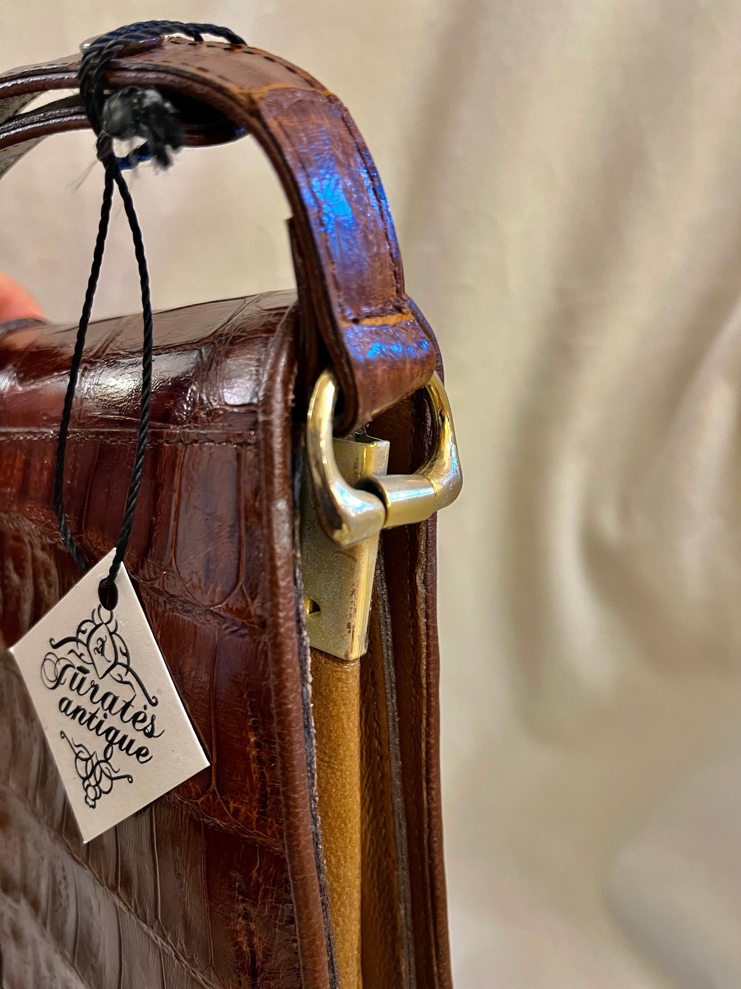 Vintažinis rankinukas su reguliuojama rankena