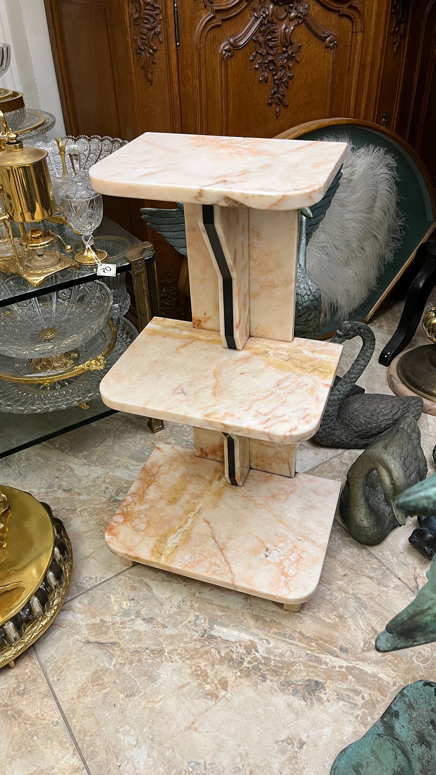 Art deco stiliaus akmeninė komodėlė