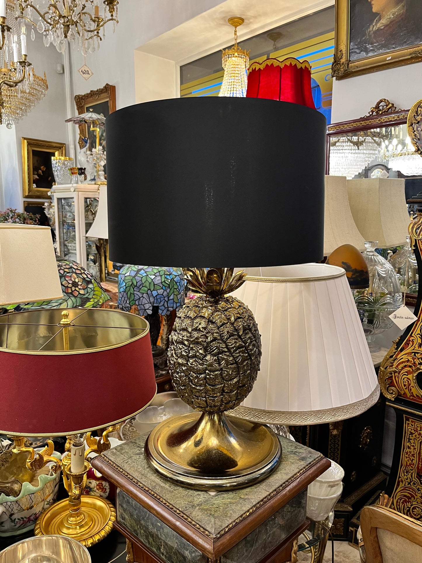 Ananaso formos stalinis šviestuvas