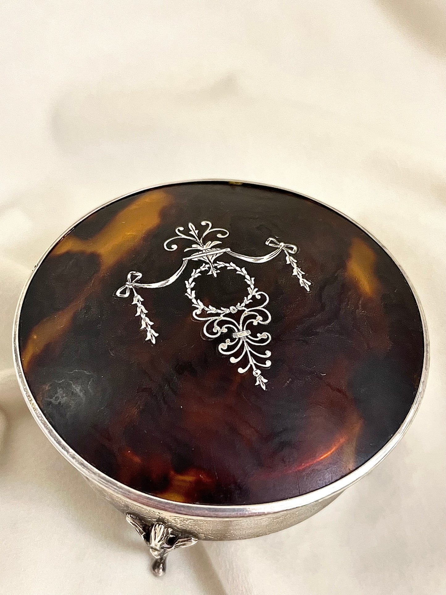 Sidabrinė papuošalų dėžutė su vėžlio kiautu(1862m.)