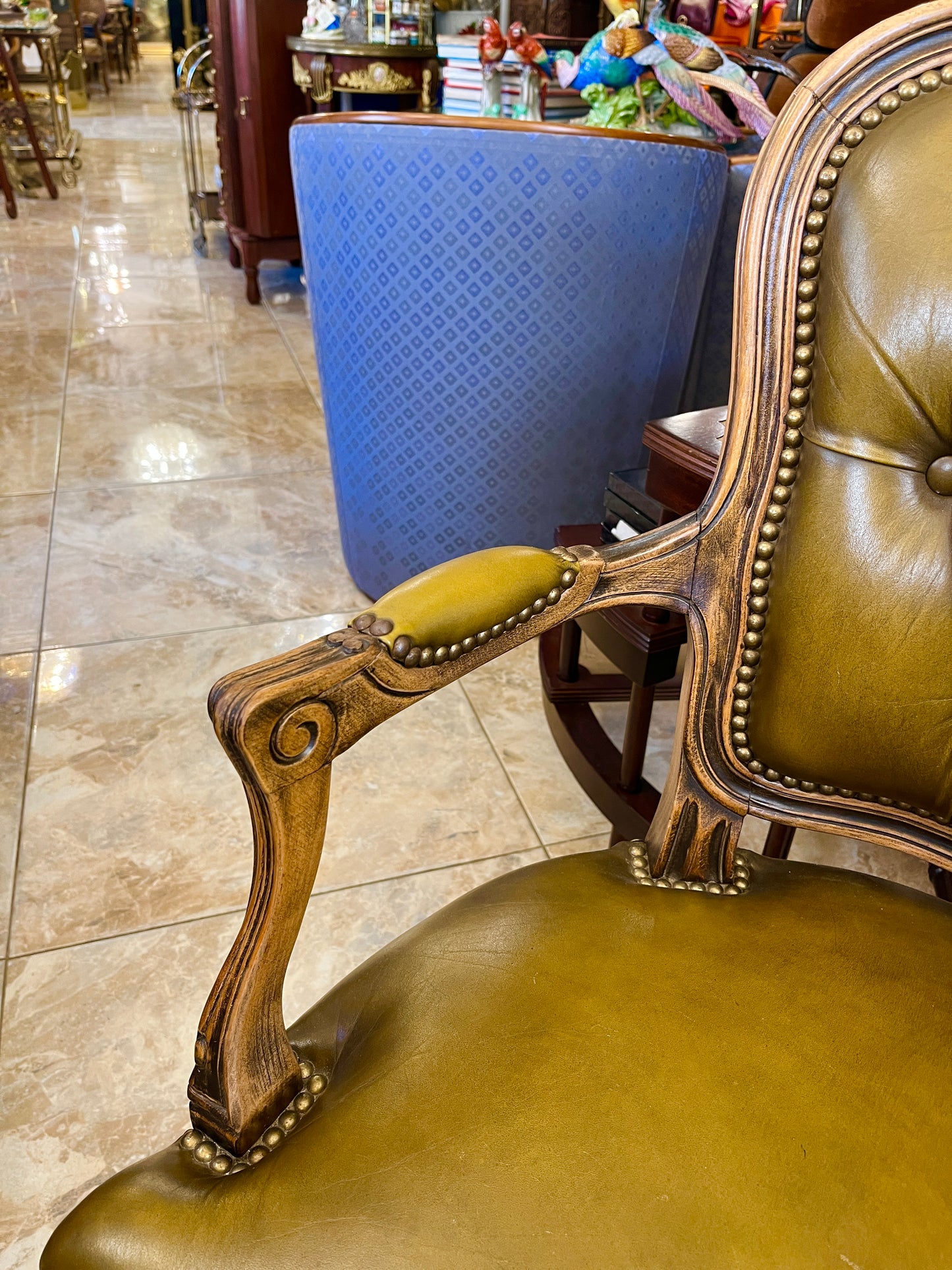 Medinis krėslas su oda