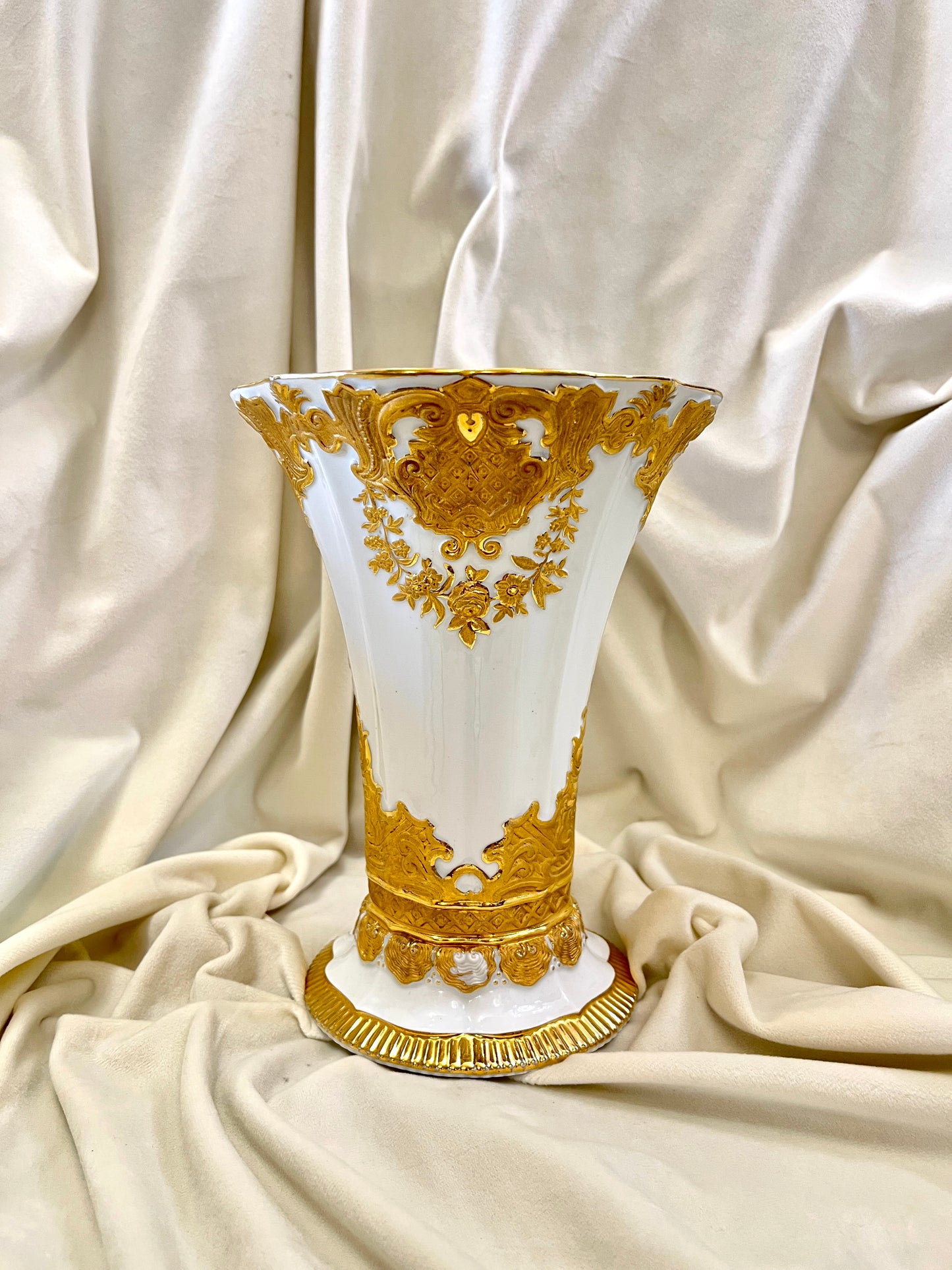 Auksuota “Meissen” vaza