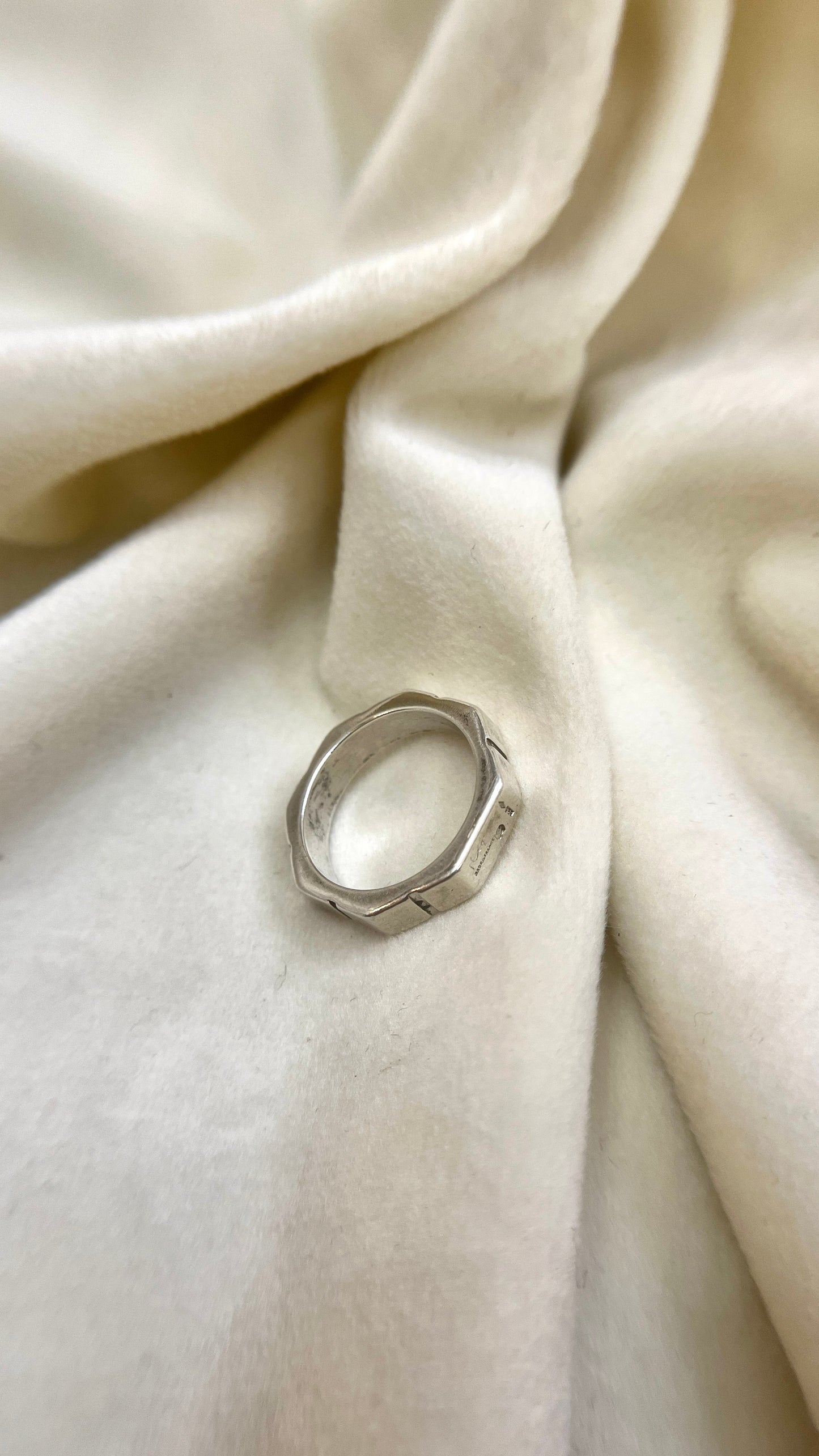 Yves Saint Laurent sidabrinis žiedas