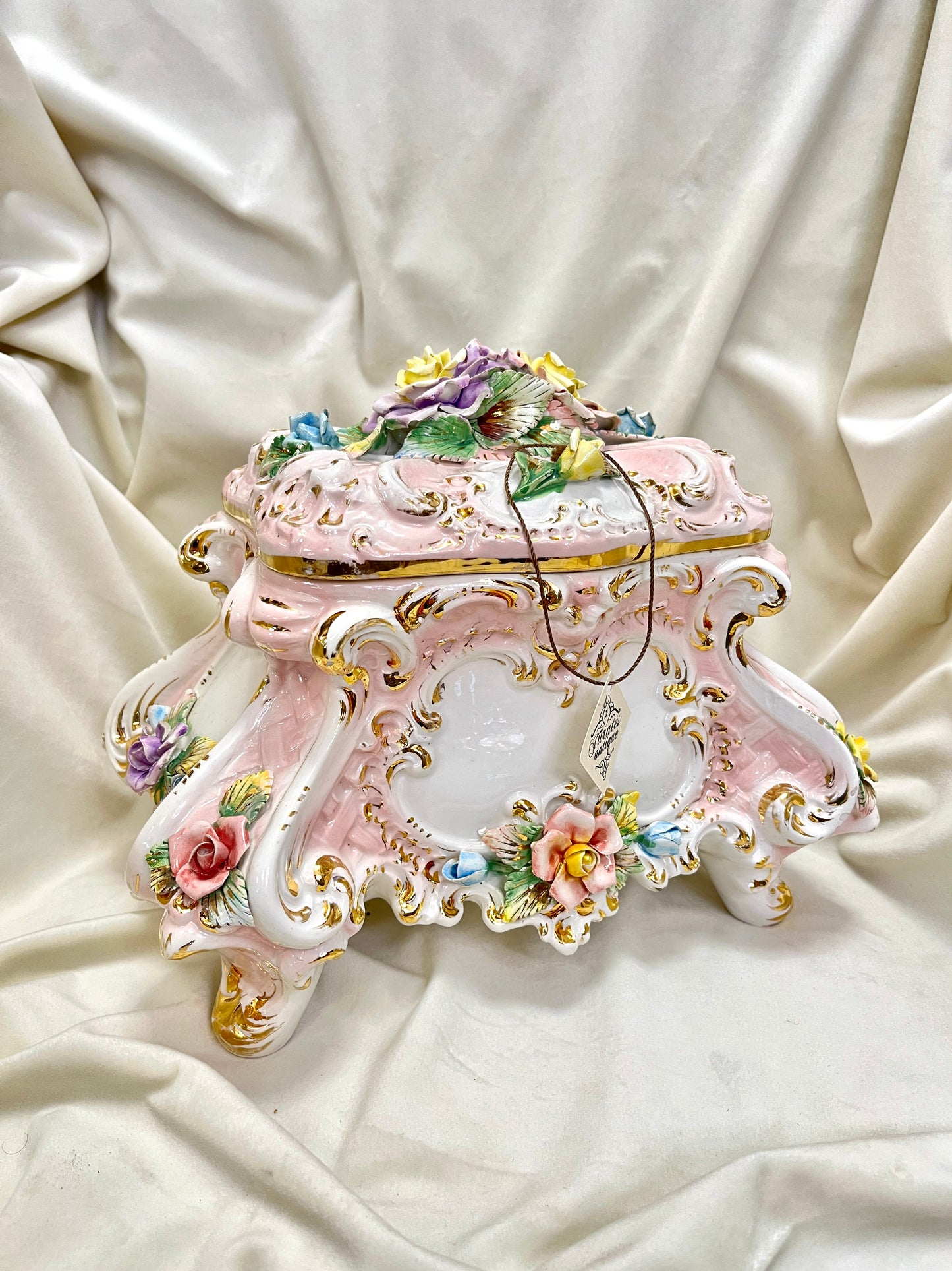 Capodimonte porcelianinė dėžutė