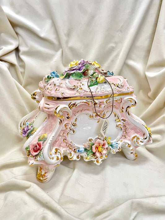 Capodimonte porcelianinė dėžutė