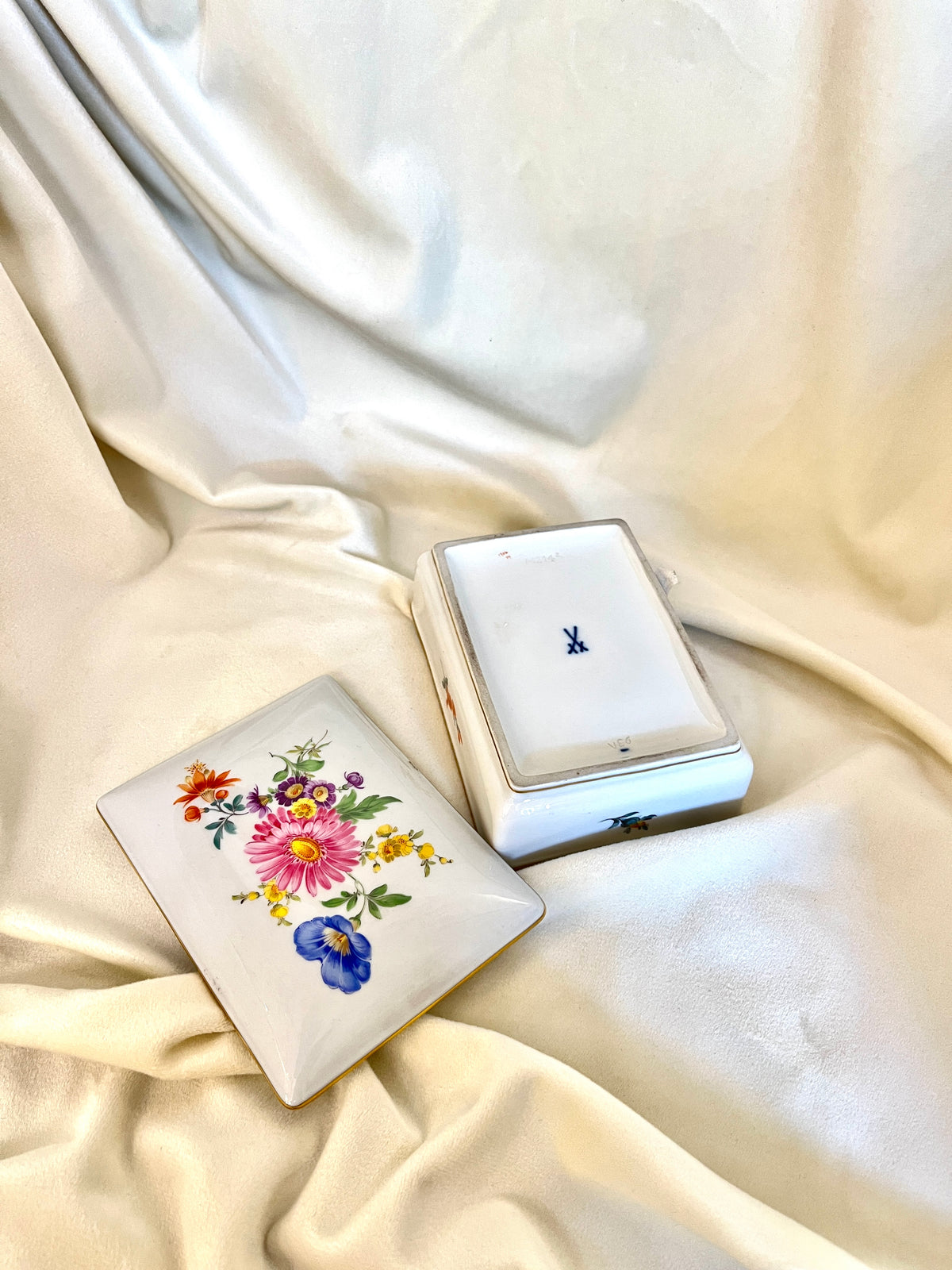 “Meissen“ porcelianinė dėžutė