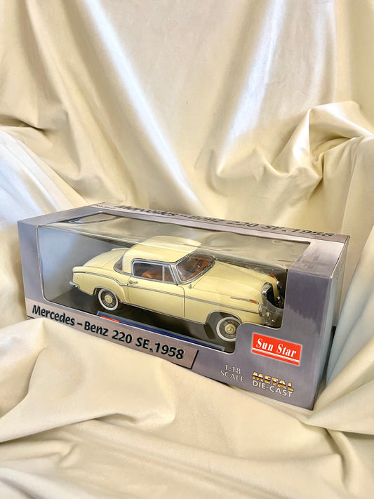 Kolekcinis Mercedes-Benz 220 SE (1958) 1:18 modelis