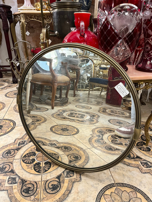 Apvalus žalvarinis veidrodis