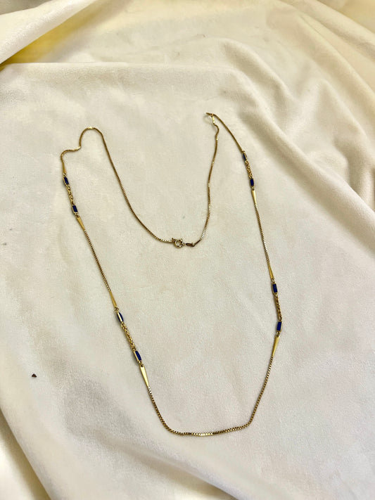 Auksinė grandinėlė su lazuritu