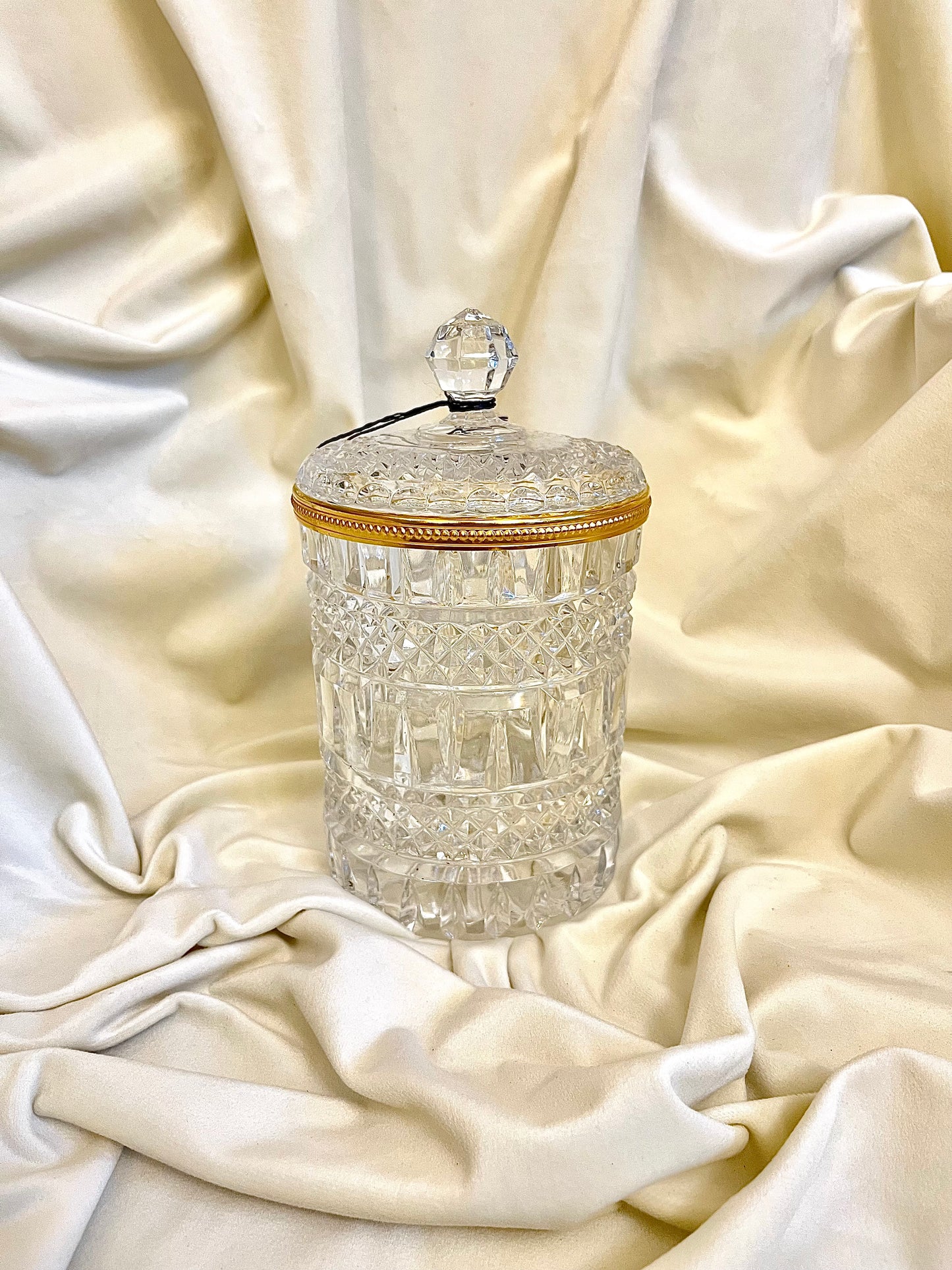 Krištolinis indas su dangteliu