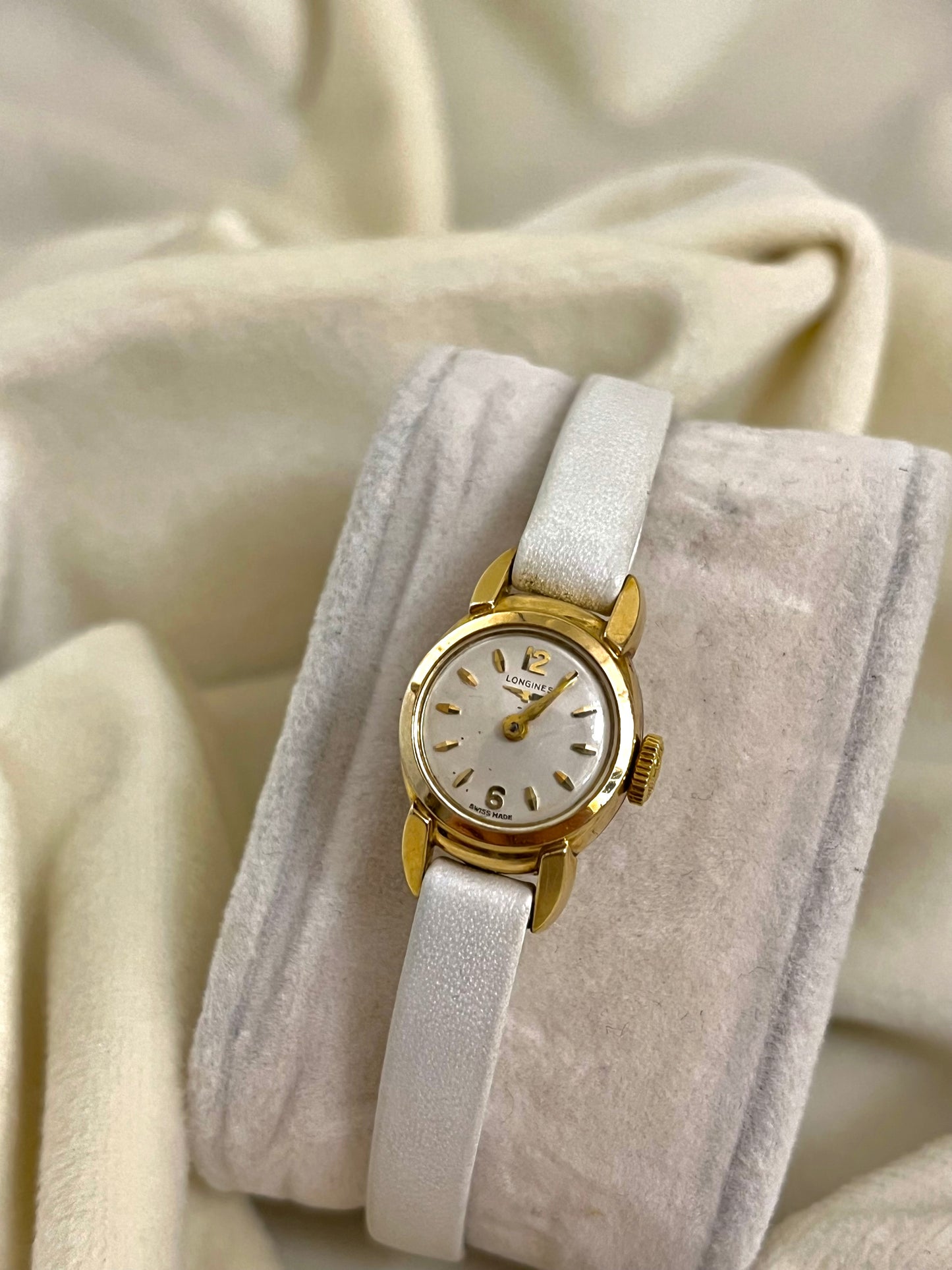 Moteriškas paauksuotas anikvarinis laikrodis Longines Kaunas mechaninis laikrodis