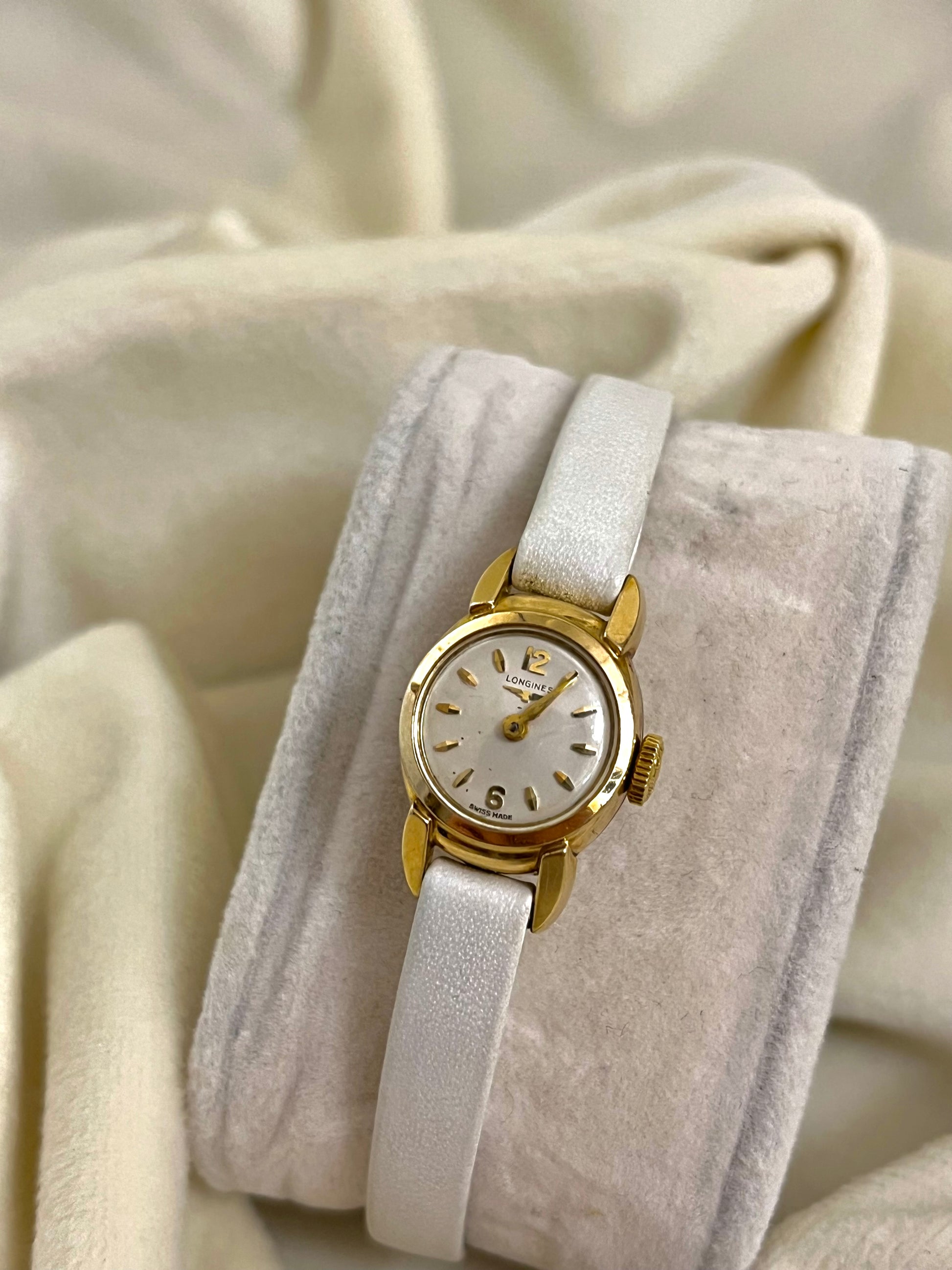 Moteriškas paauksuotas anikvarinis laikrodis Longines Kaunas mechaninis laikrodis