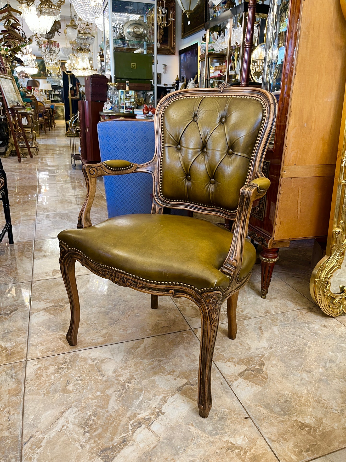 Medinis krėslas su oda