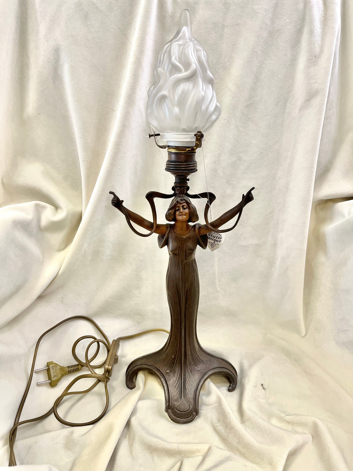 Art Nouveau stiliaus šviestuvas
