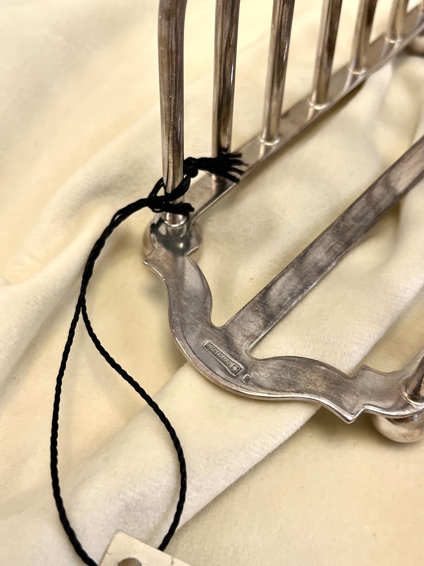 Wiskemann sidabruotas „Toast Rack“ – klasikinis skrebučių laikiklis