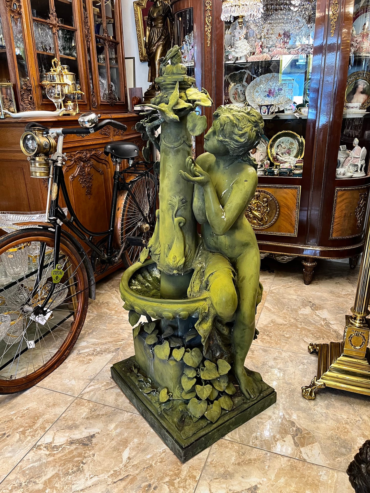 Bronzinis fontanas bronze fountain