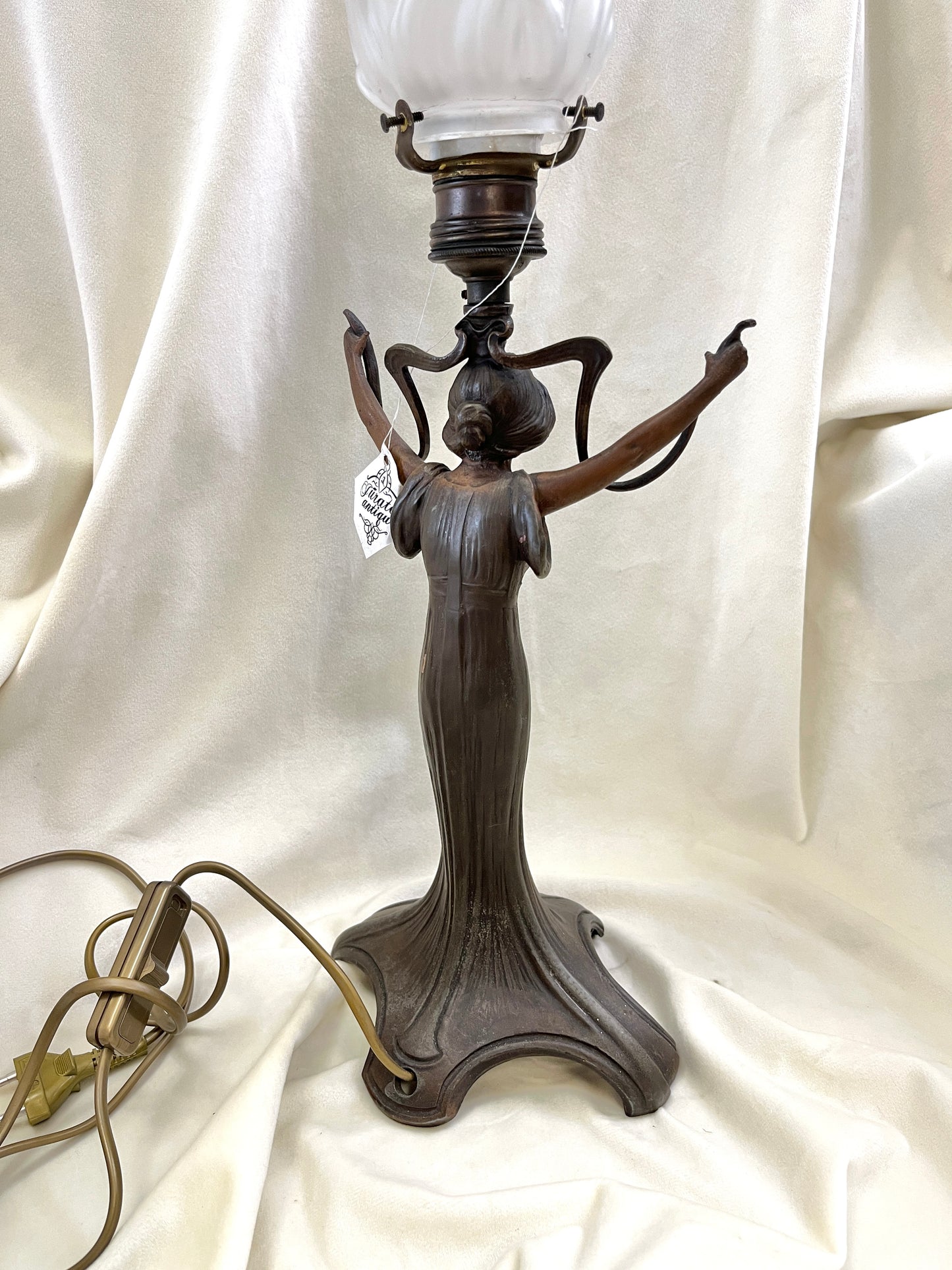 Art Nouveau stiliaus šviestuvas