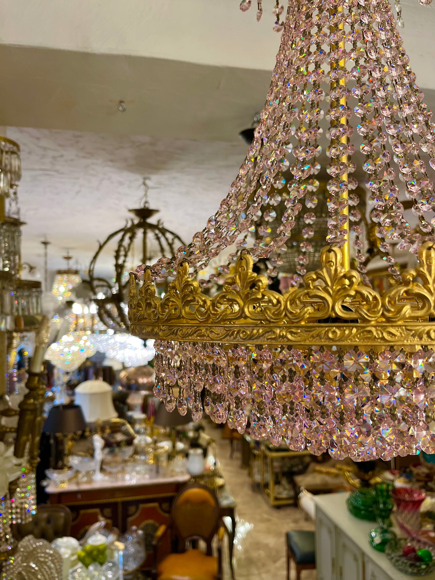 5-ių lempučių sietynas su rausvu krištolu(yra 2 vnt.)